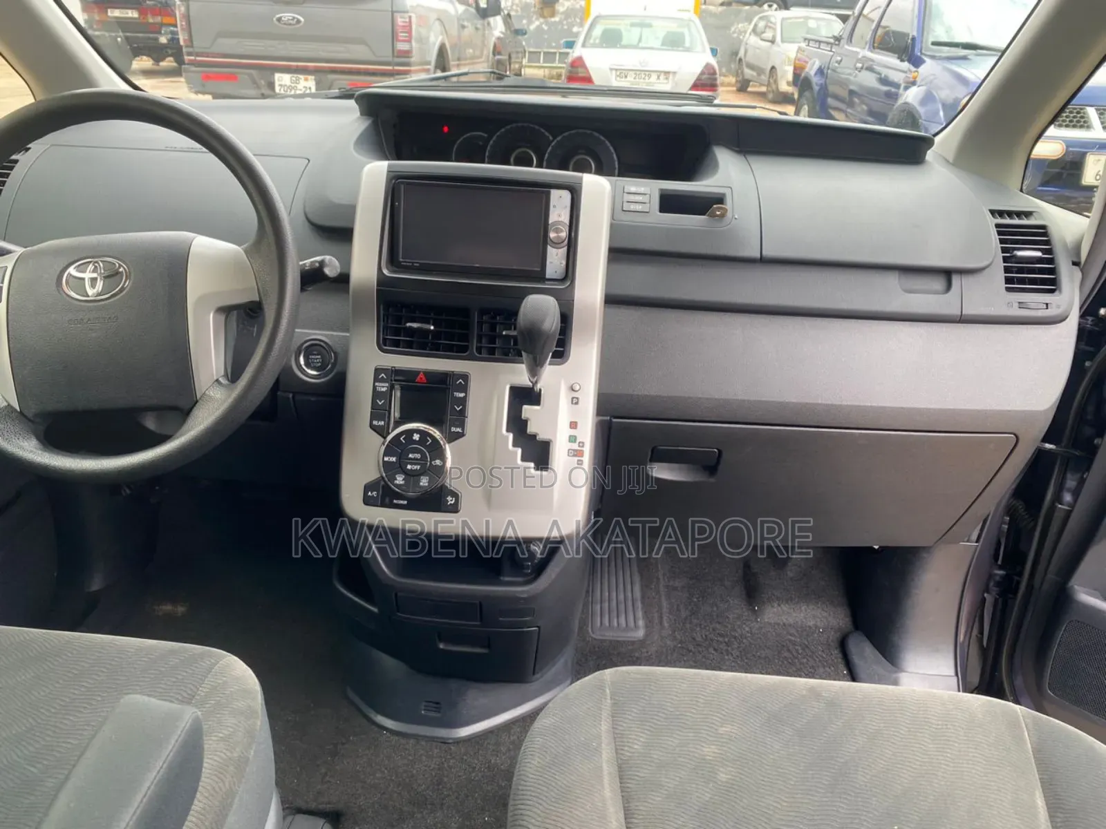 Toyota Voxy X 2WD 8-Seater 2014 Gray