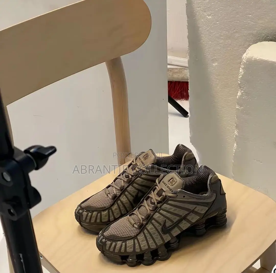 Nike Shox Sneaker Brown Available