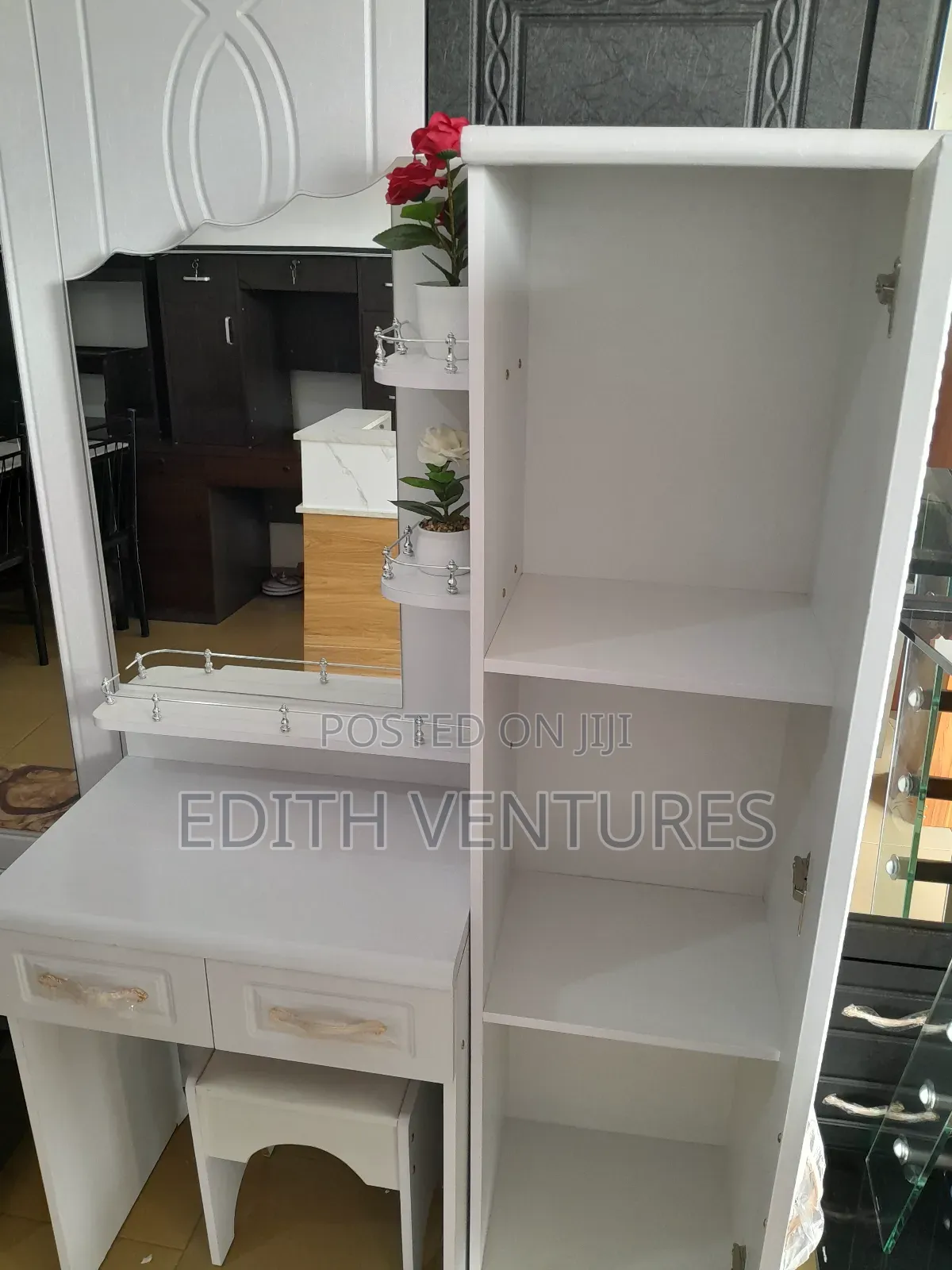 Mirror - Mirror With Makeup Kits Storage