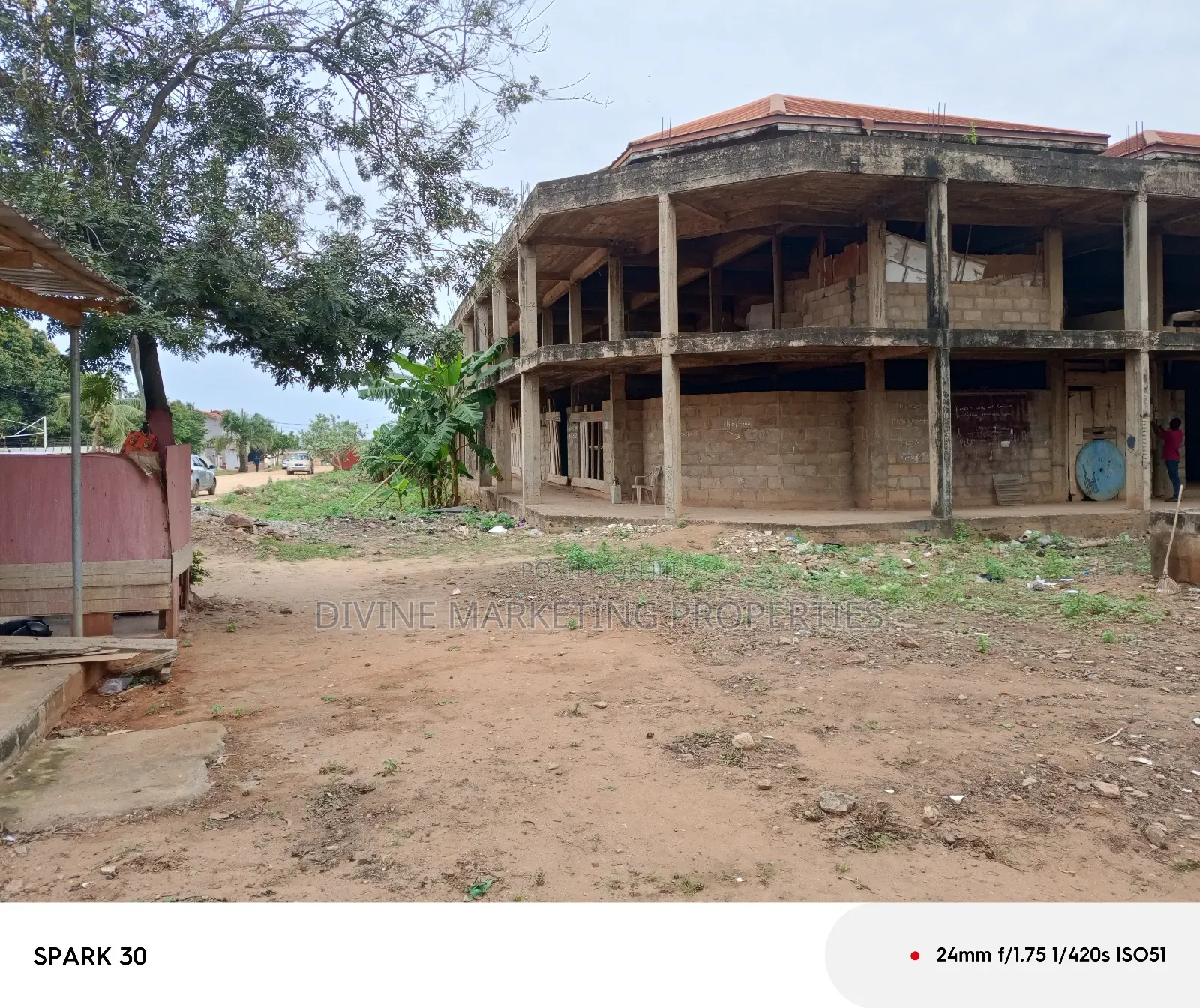 20bdrm Block Of Flats In Kingsby Petroleum, Achimota For Sale