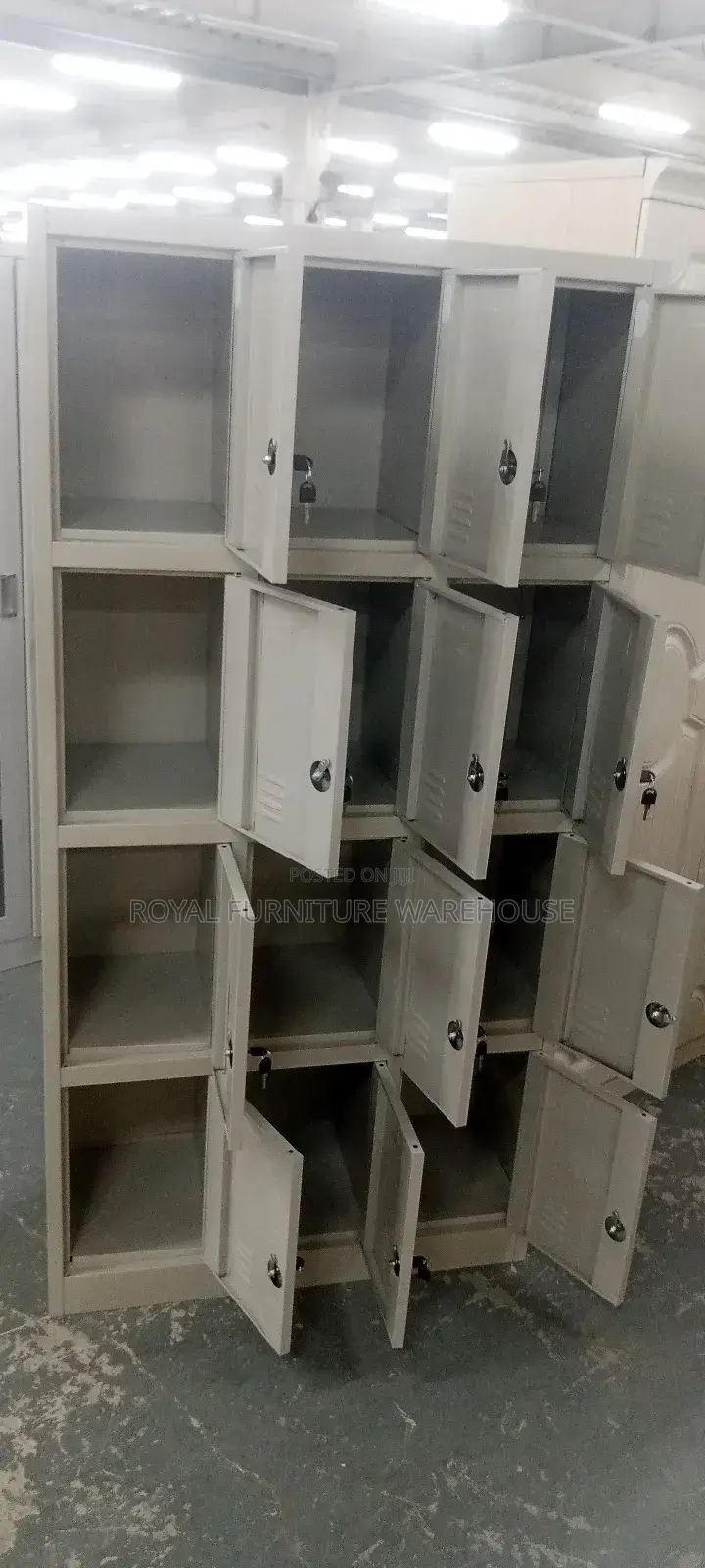 12 Lockers Metal Cabinet