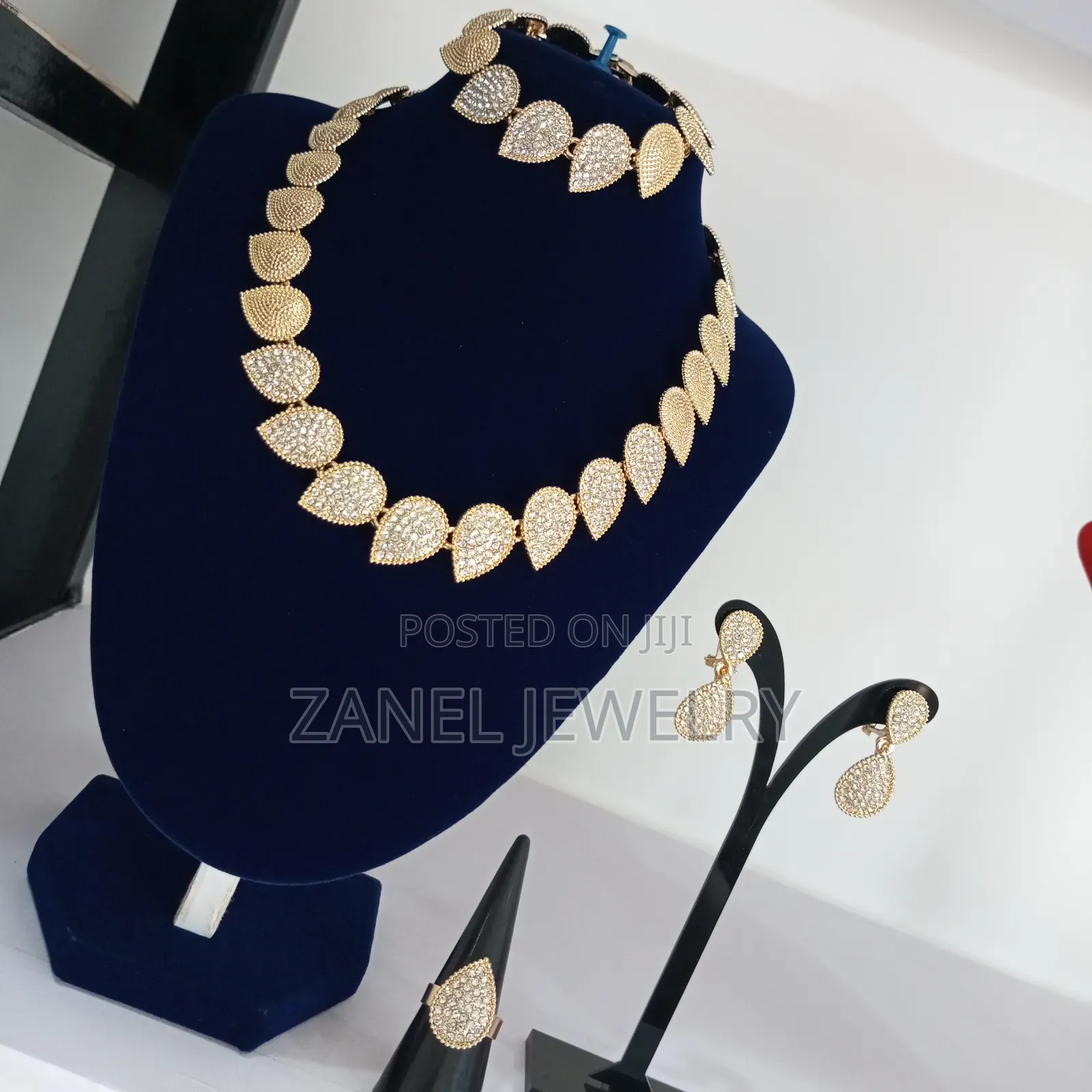 Elegant Jewelry Set