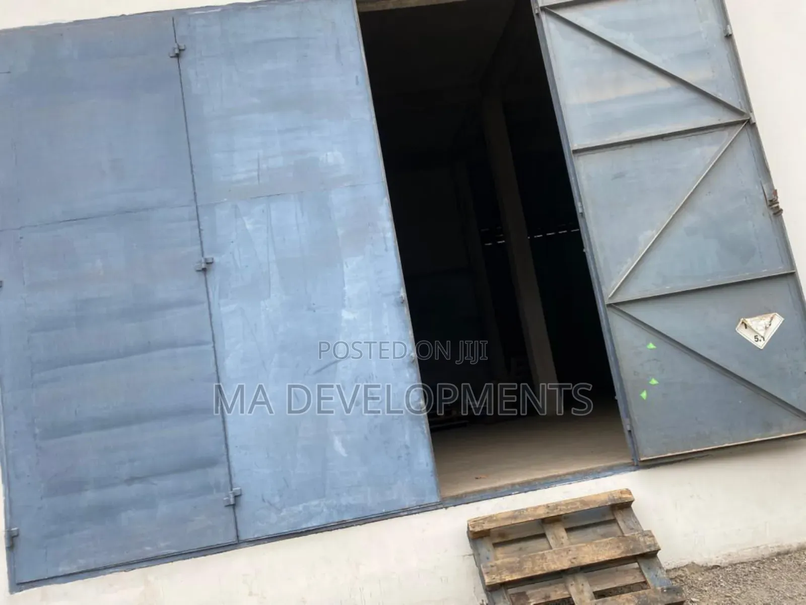 700 Square Meter Warehouse for Rent in Spintex by the Main Road