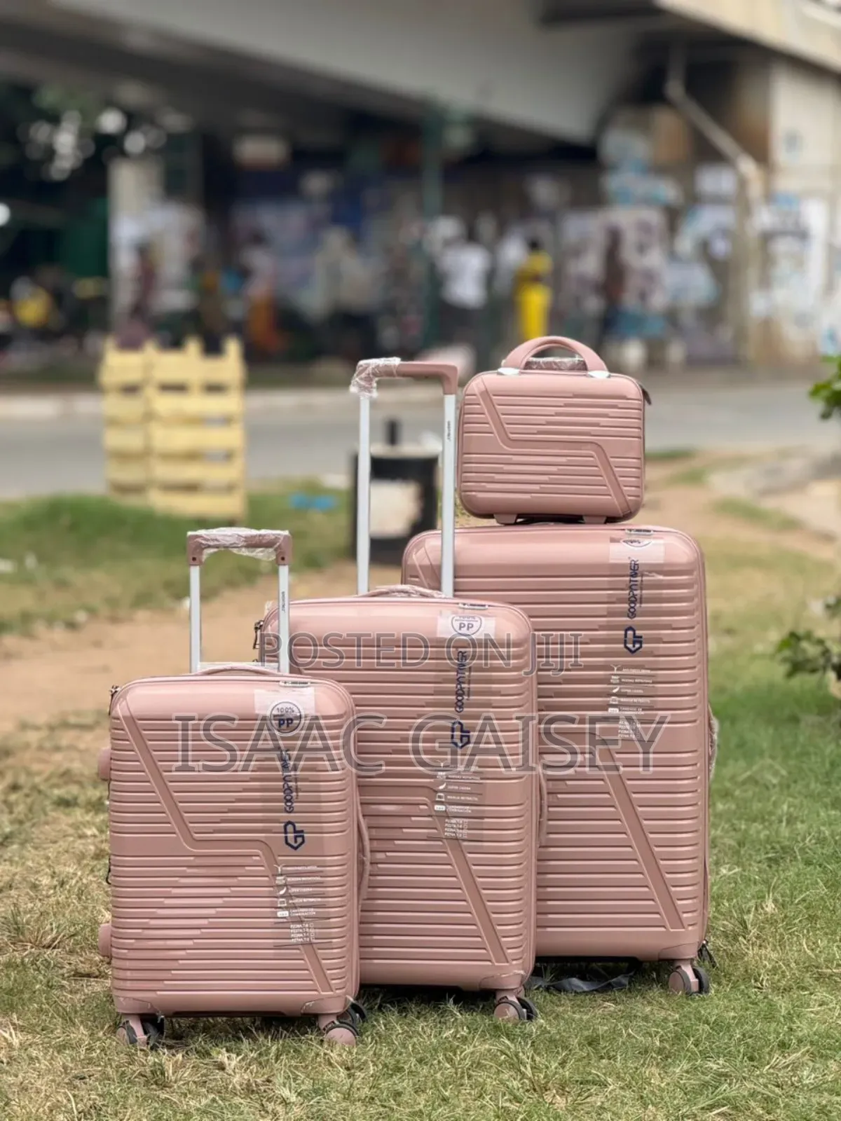 4set Durable Anticrake Luggages With Cosmetic Bag in Different Colors
