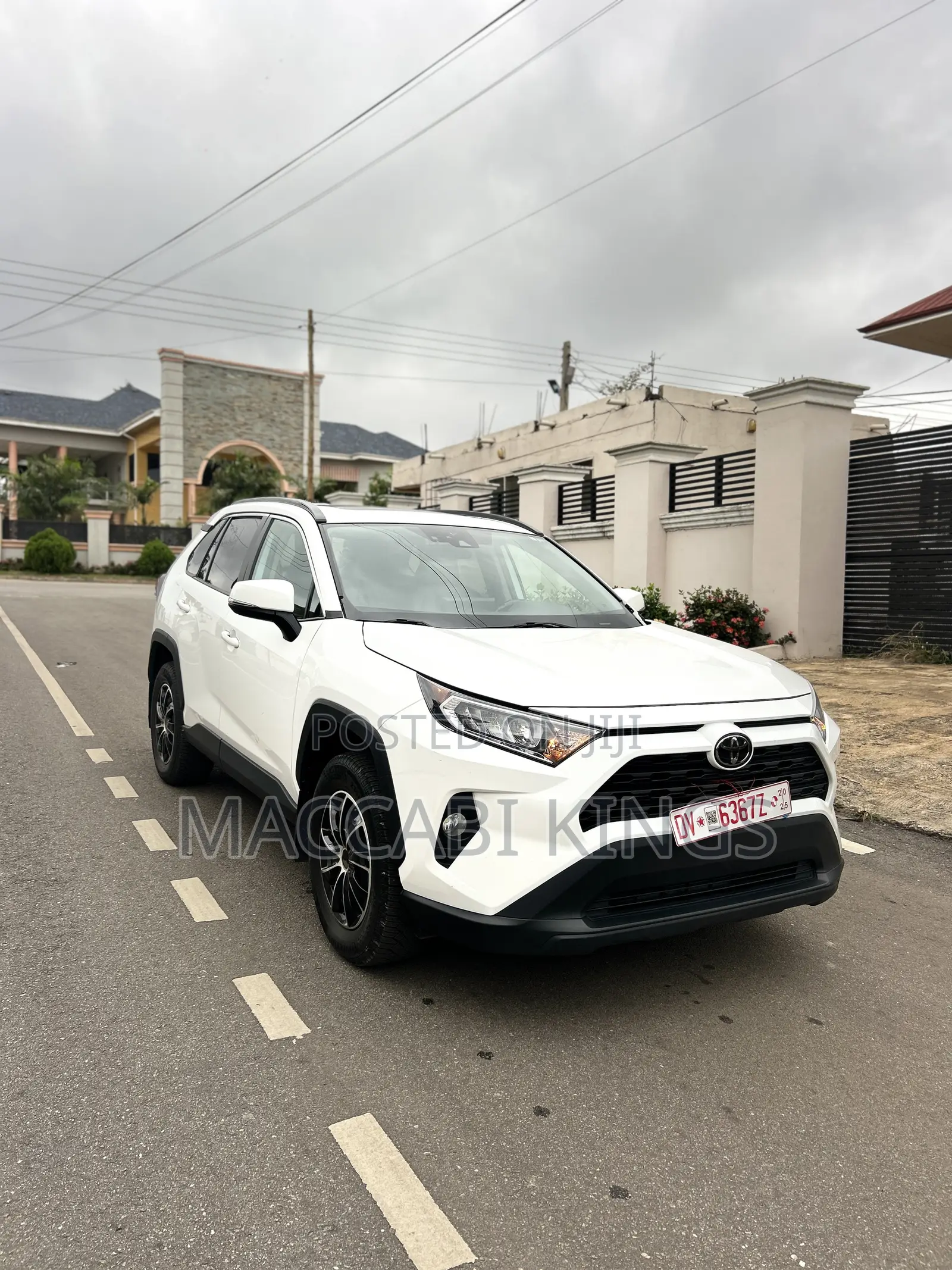 Toyota RAV4 XLE 2021 White
