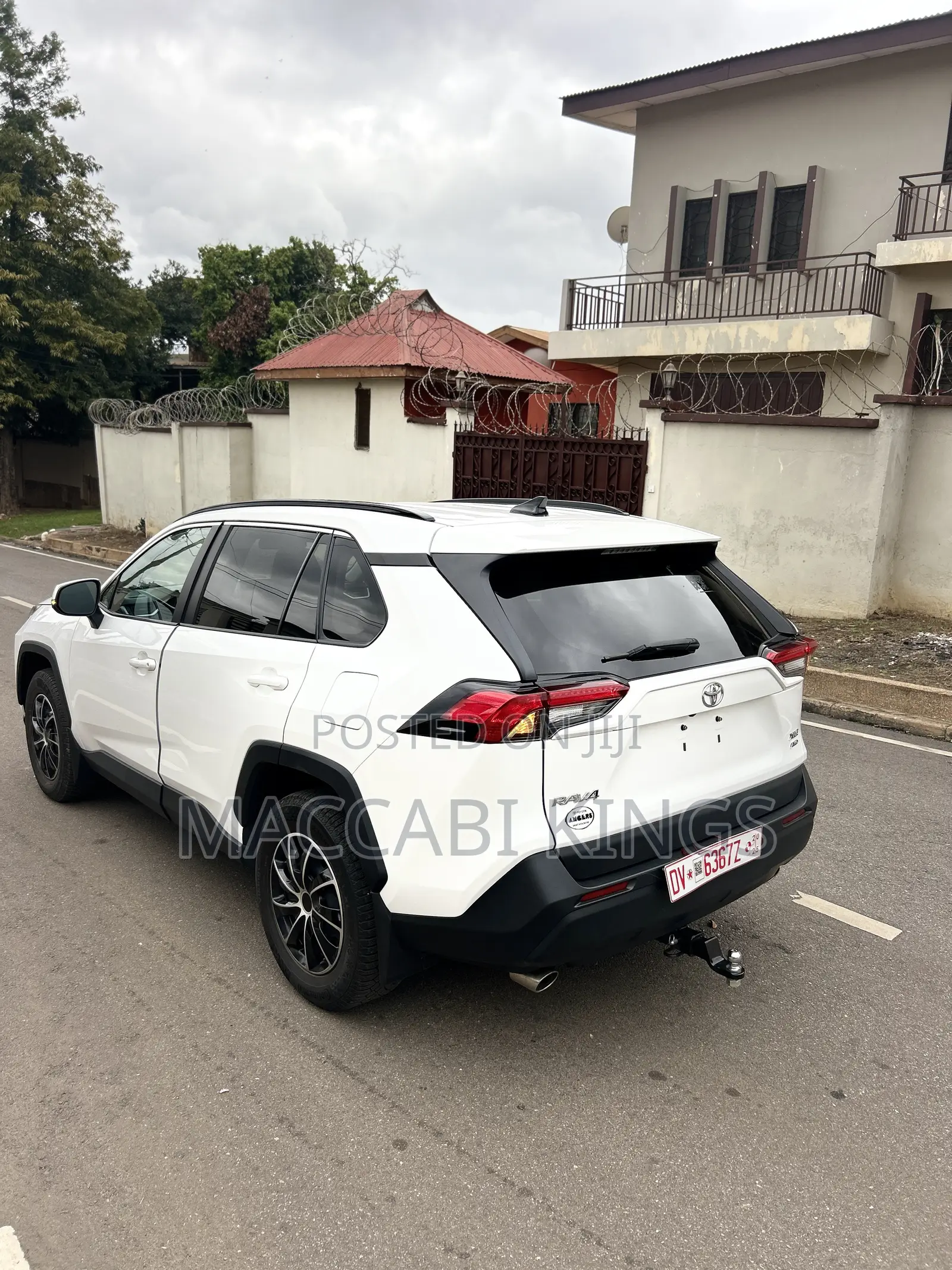 Toyota RAV4 XLE 2021 White