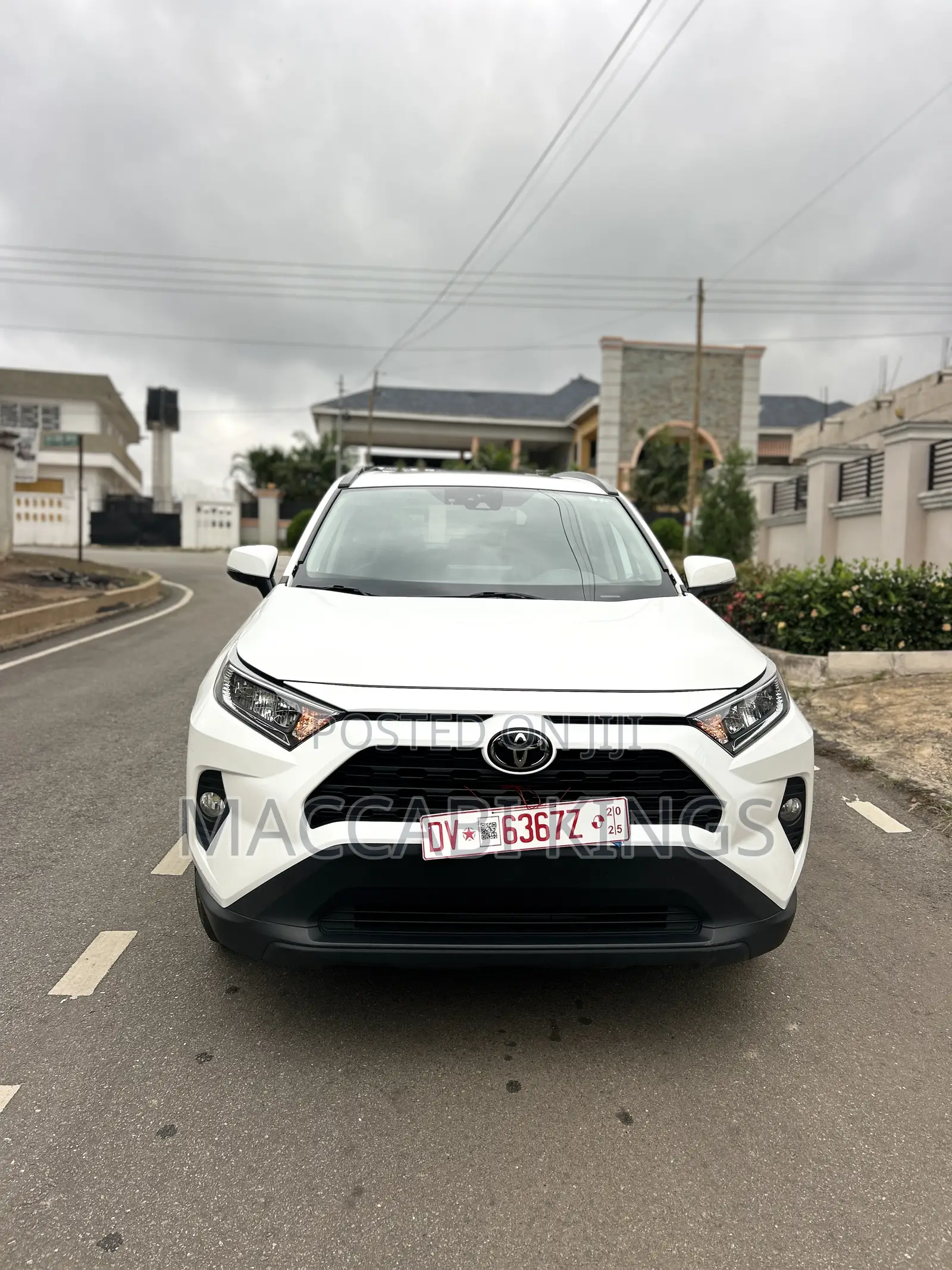 Toyota RAV4 XLE 2021 White