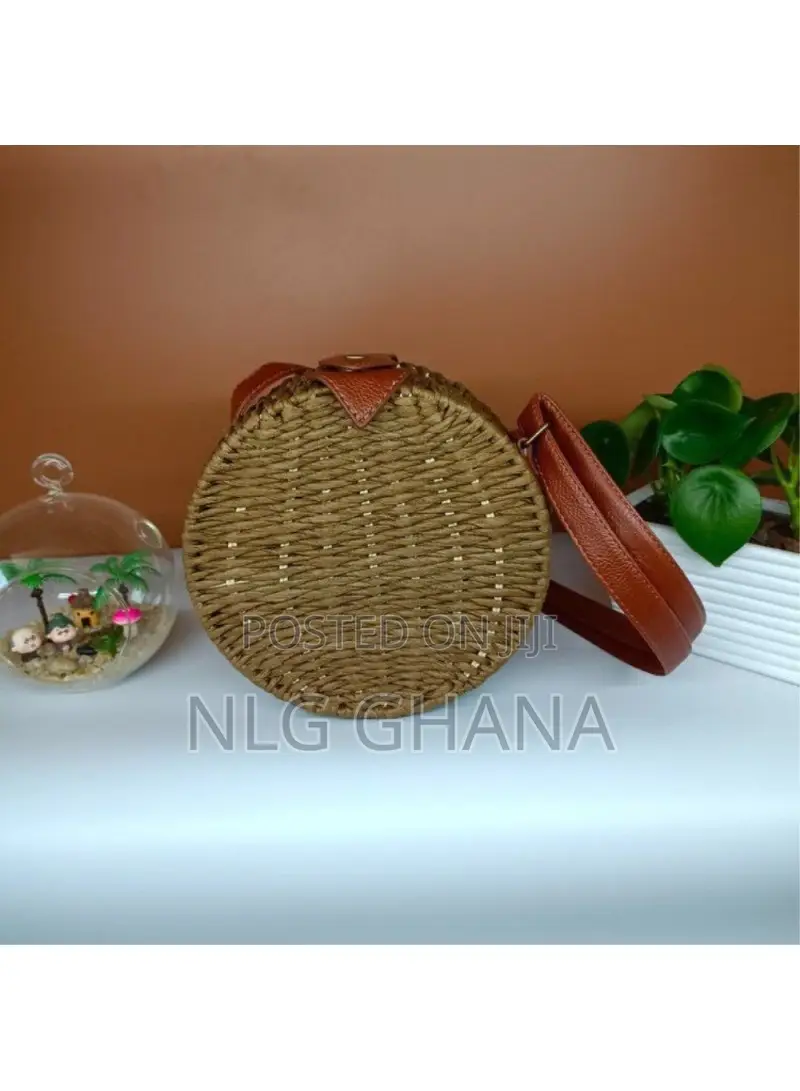 Handwoven Round Rattan Crossbody Shoulder Bag. Tvx17147