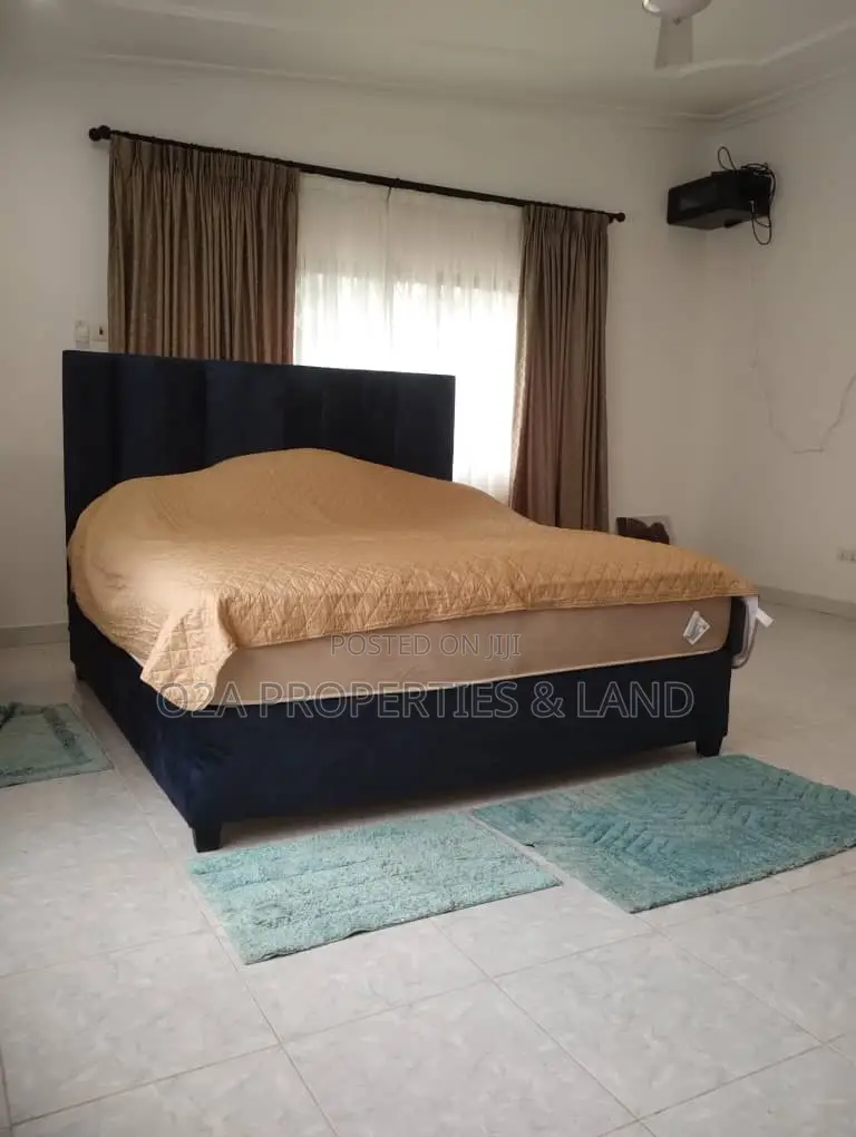 8bdrm House in Weija for sale