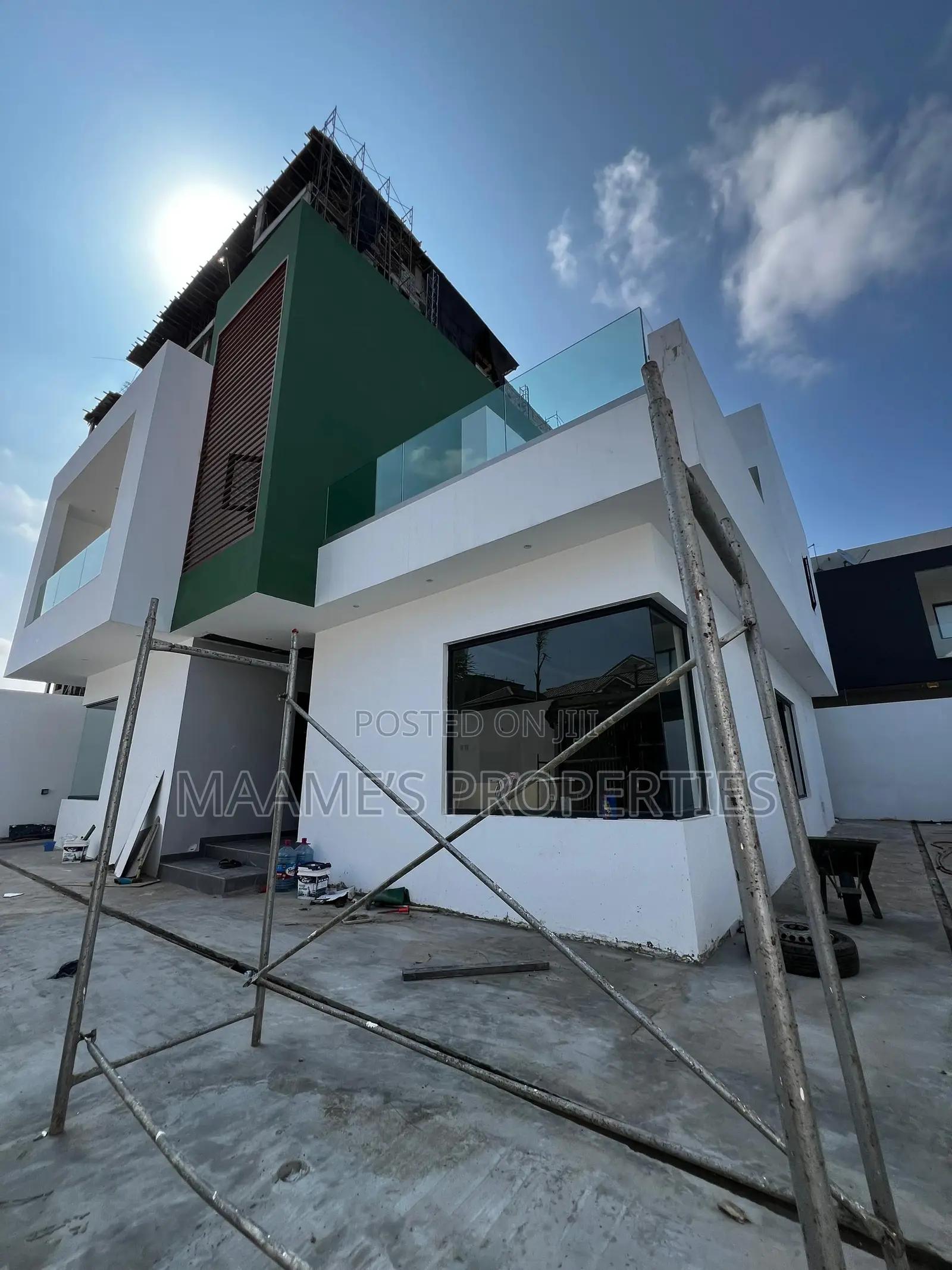 4bdrm Duplex in East Legon for sale