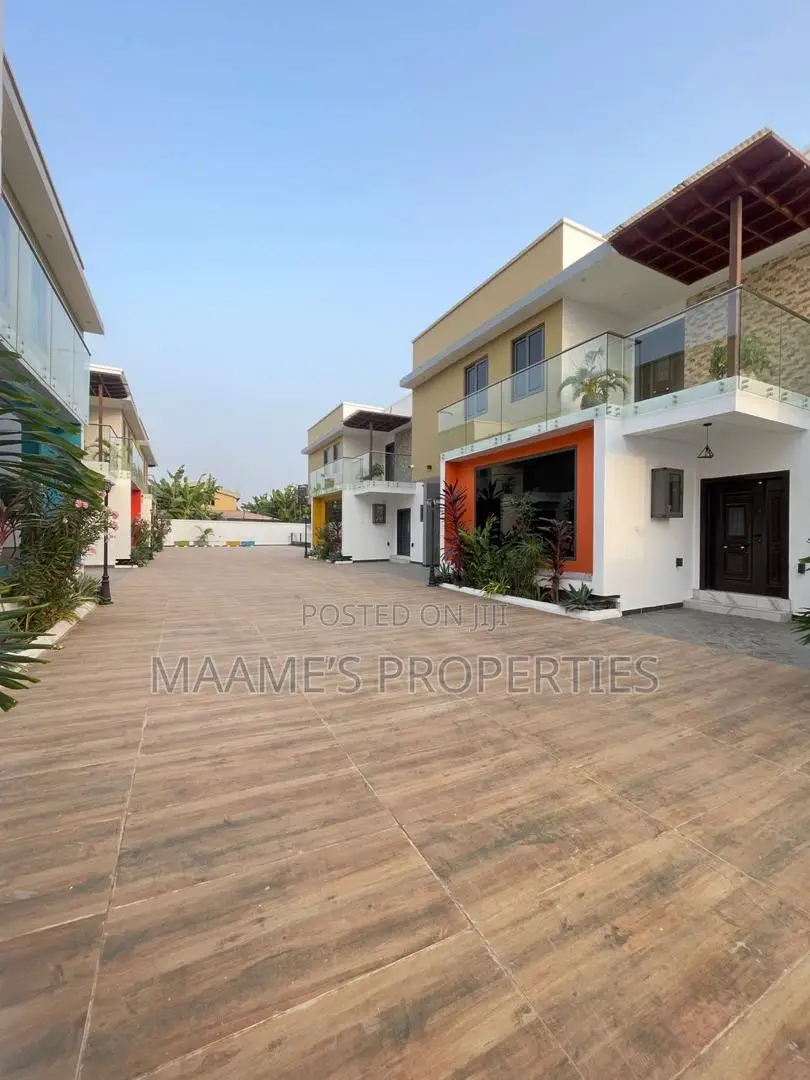 4bdrm Townhouse/Terrace in Spintex for sale