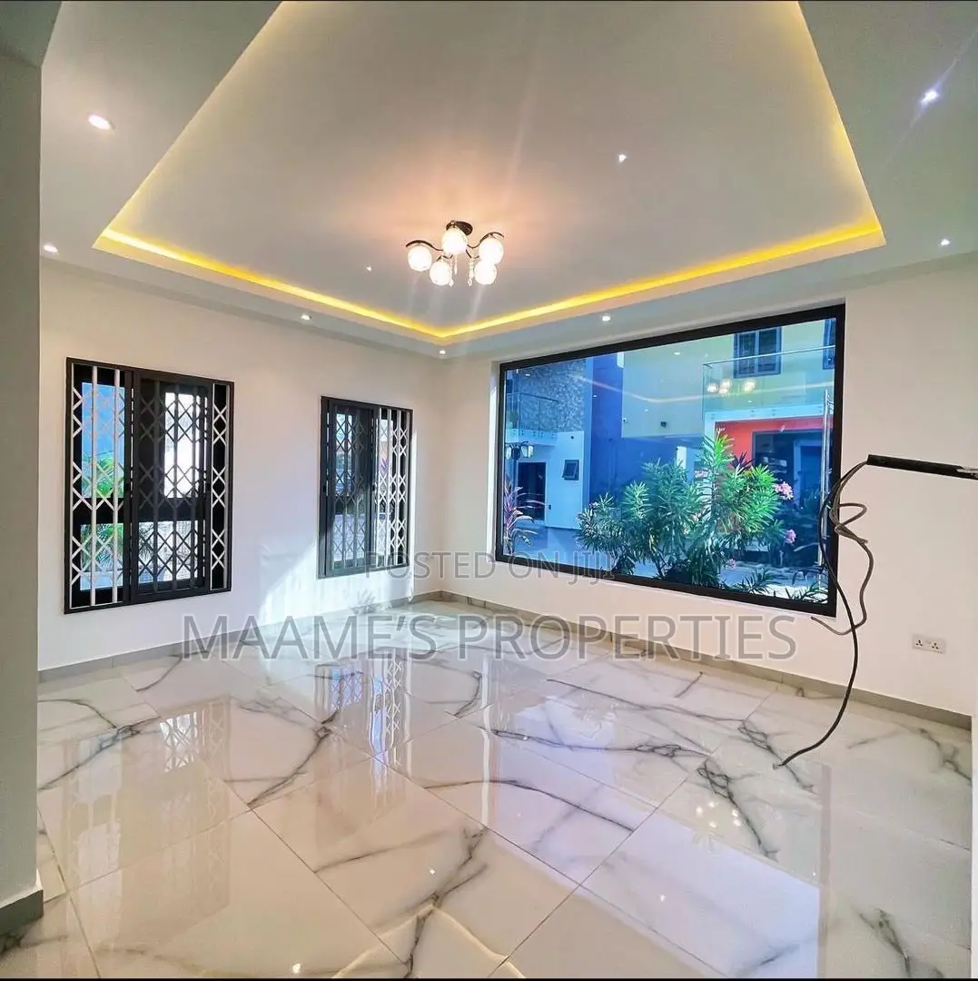 4bdrm Townhouse/Terrace in Spintex for sale