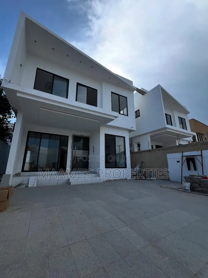 4bdrm Duplex in East Legon for sale
