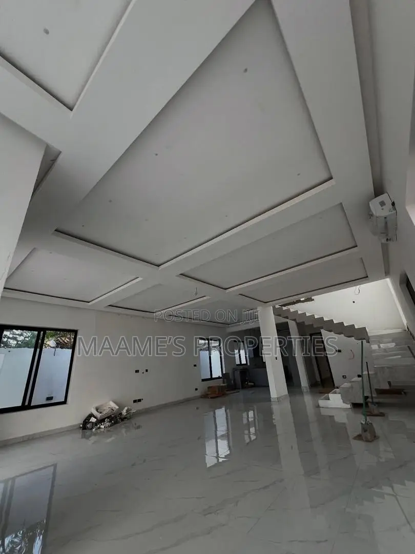 4bdrm Duplex in East Legon for sale