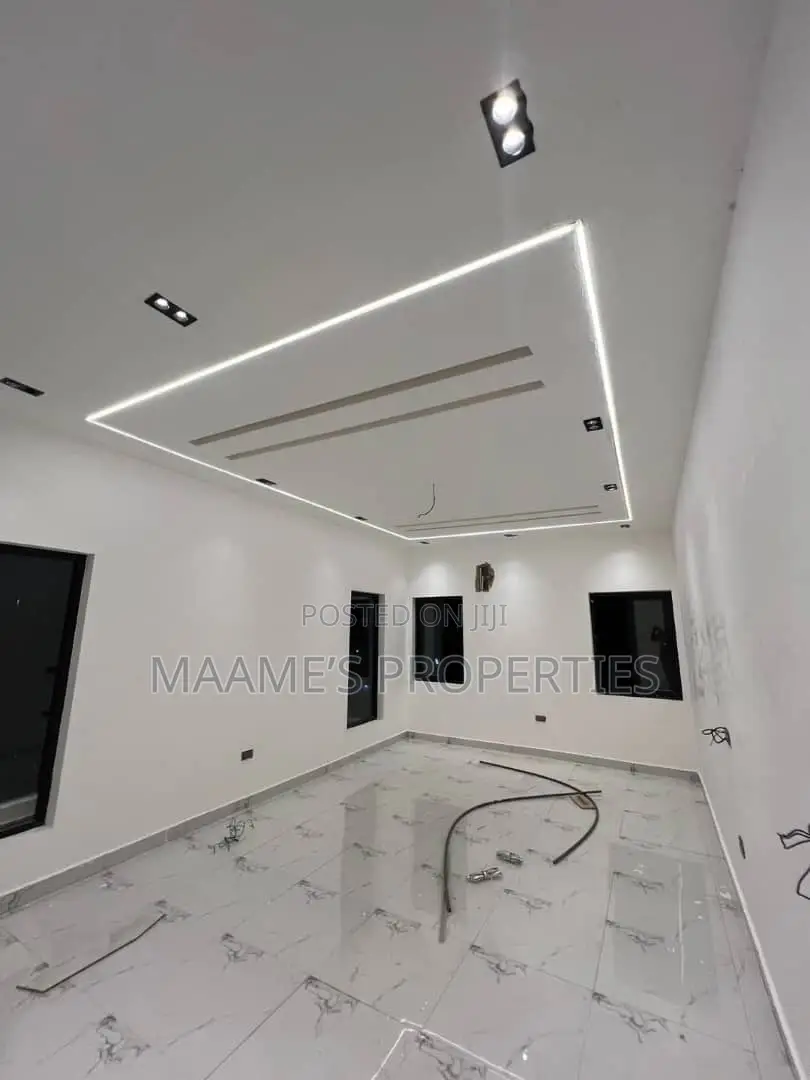 4bdrm Duplex in East Legon for sale