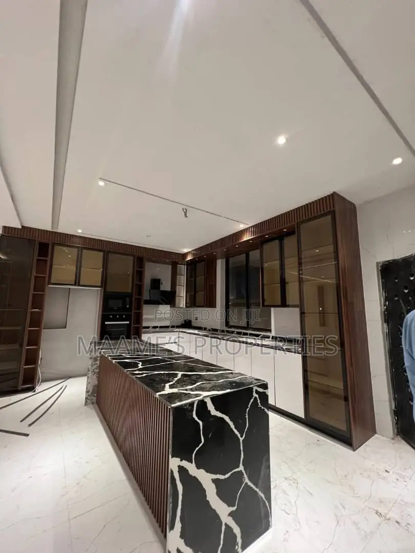 4bdrm Duplex in East Legon for sale