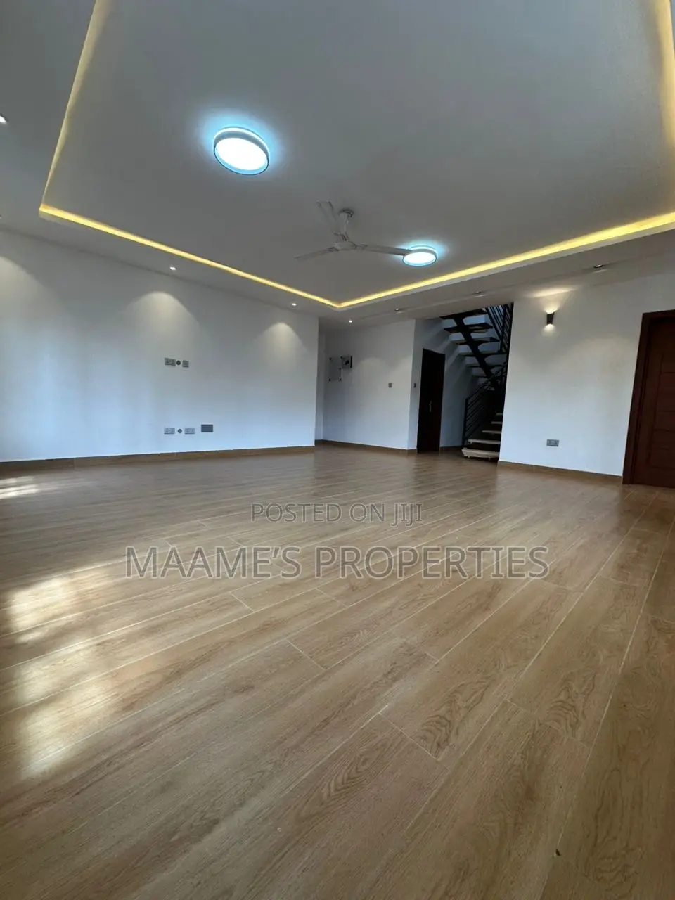 5bdrm Duplex in North Legon for sale