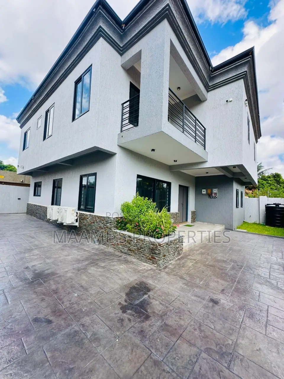 5bdrm Duplex in North Legon for sale