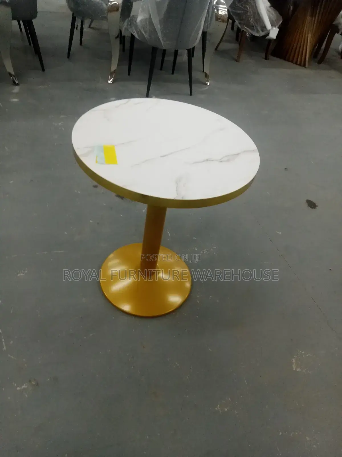 Simple Round Table for Multi-Purpose Used