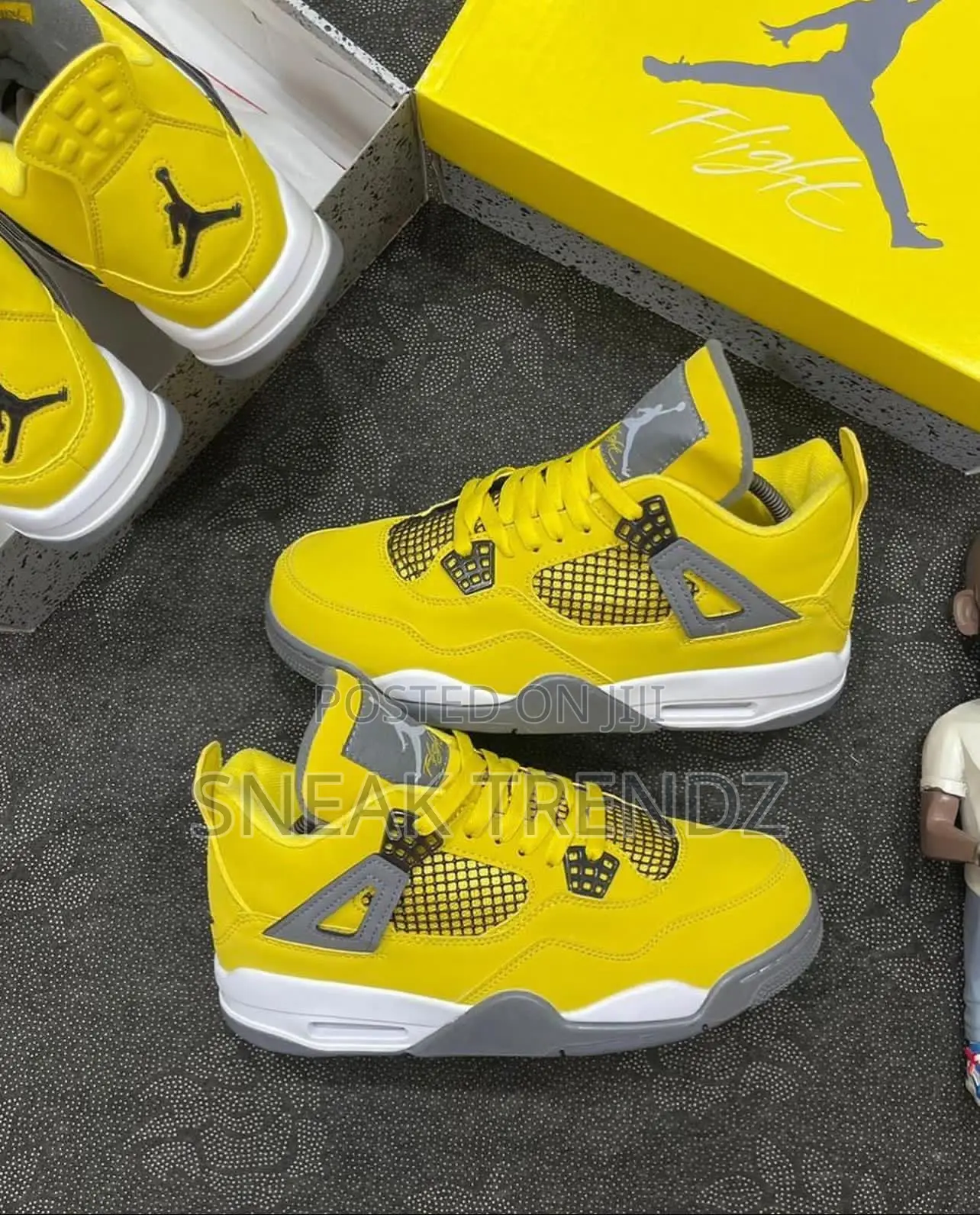Air Jordan R4 Yellow Gray