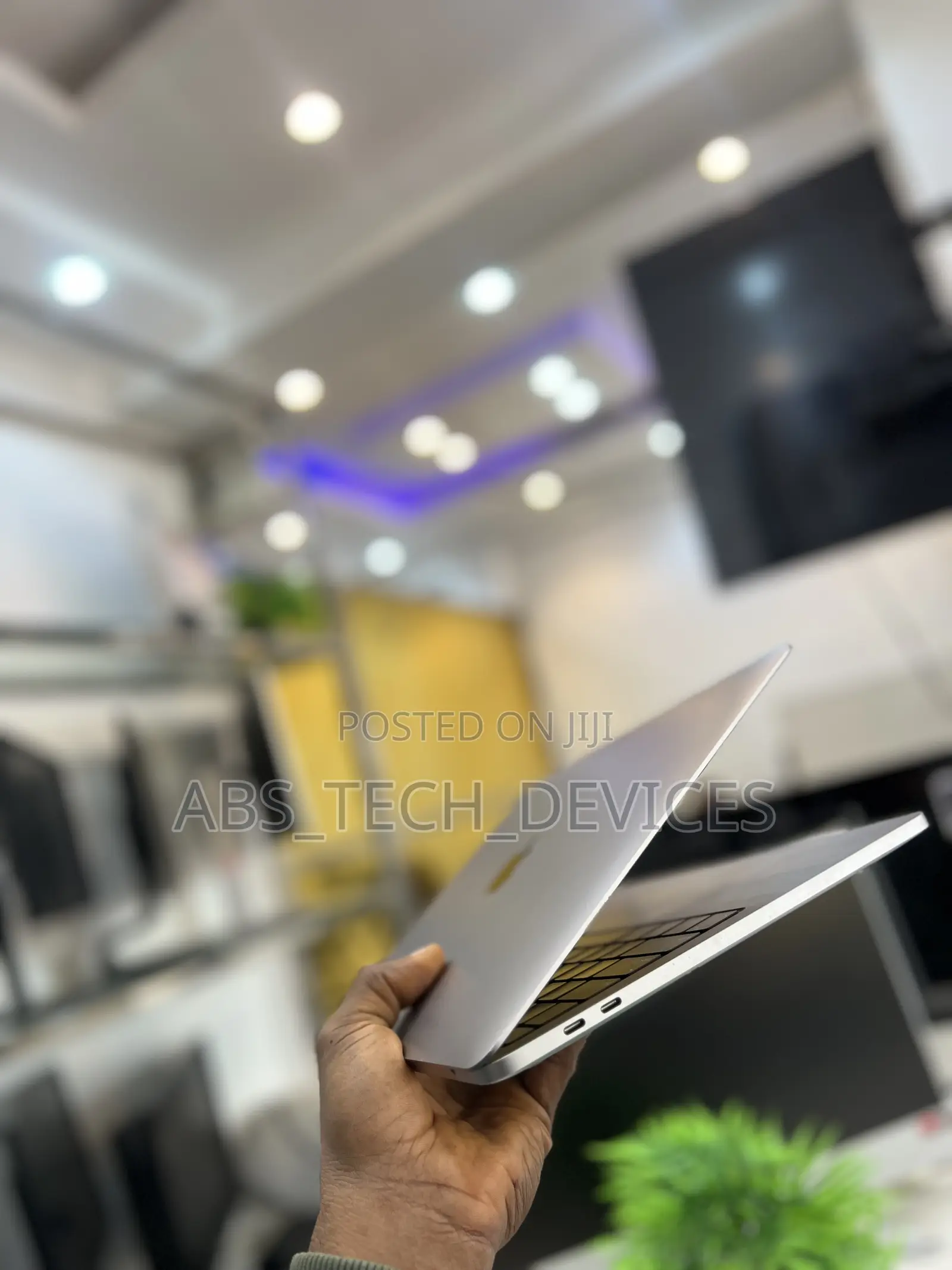 Laptop Apple MacBook Pro 2020 M1 8GB Apple M1 SSD 256GB