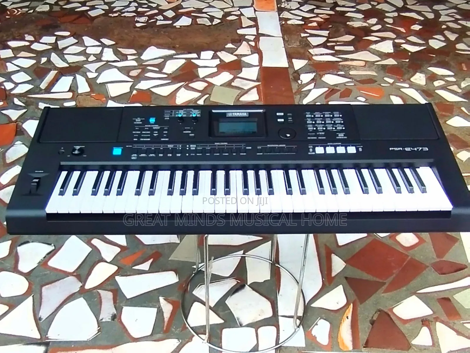 Yamaha E473 Professional Keyboard