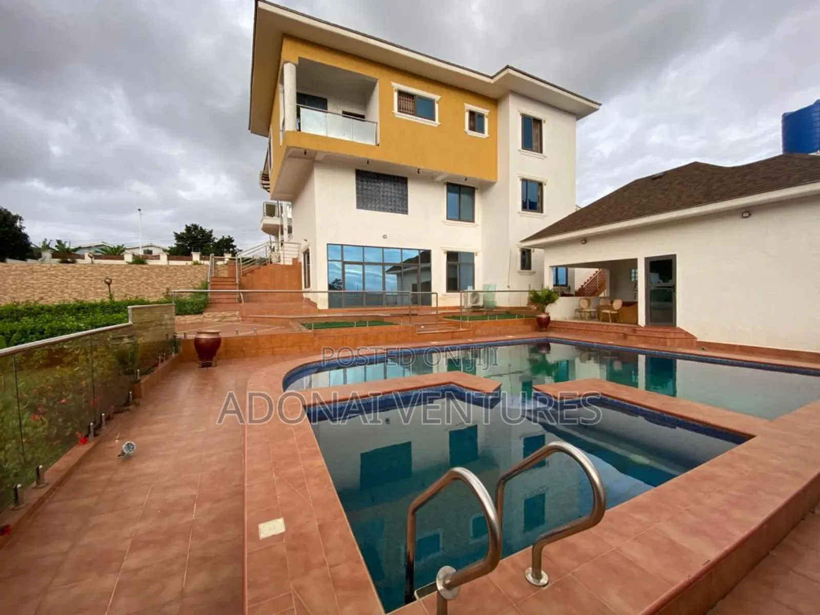 Furnished 7bdrm House in Ahodwo Parakou, Kumasi Metropolitan for sale