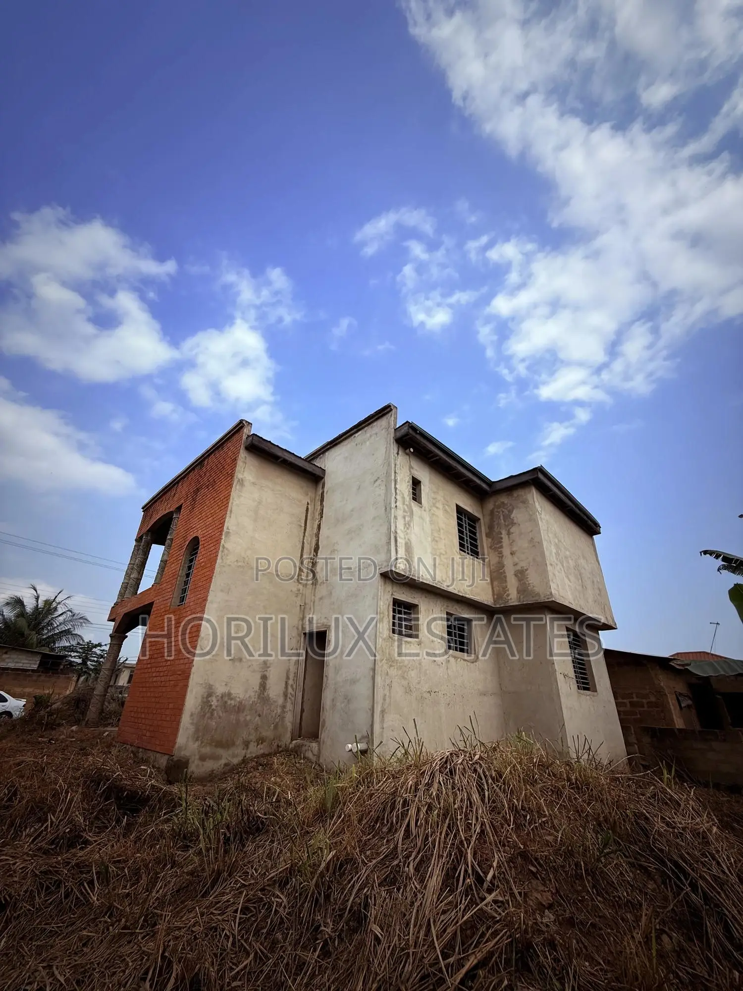 4bdrm Duplex in Amasaman Dobro for sale
