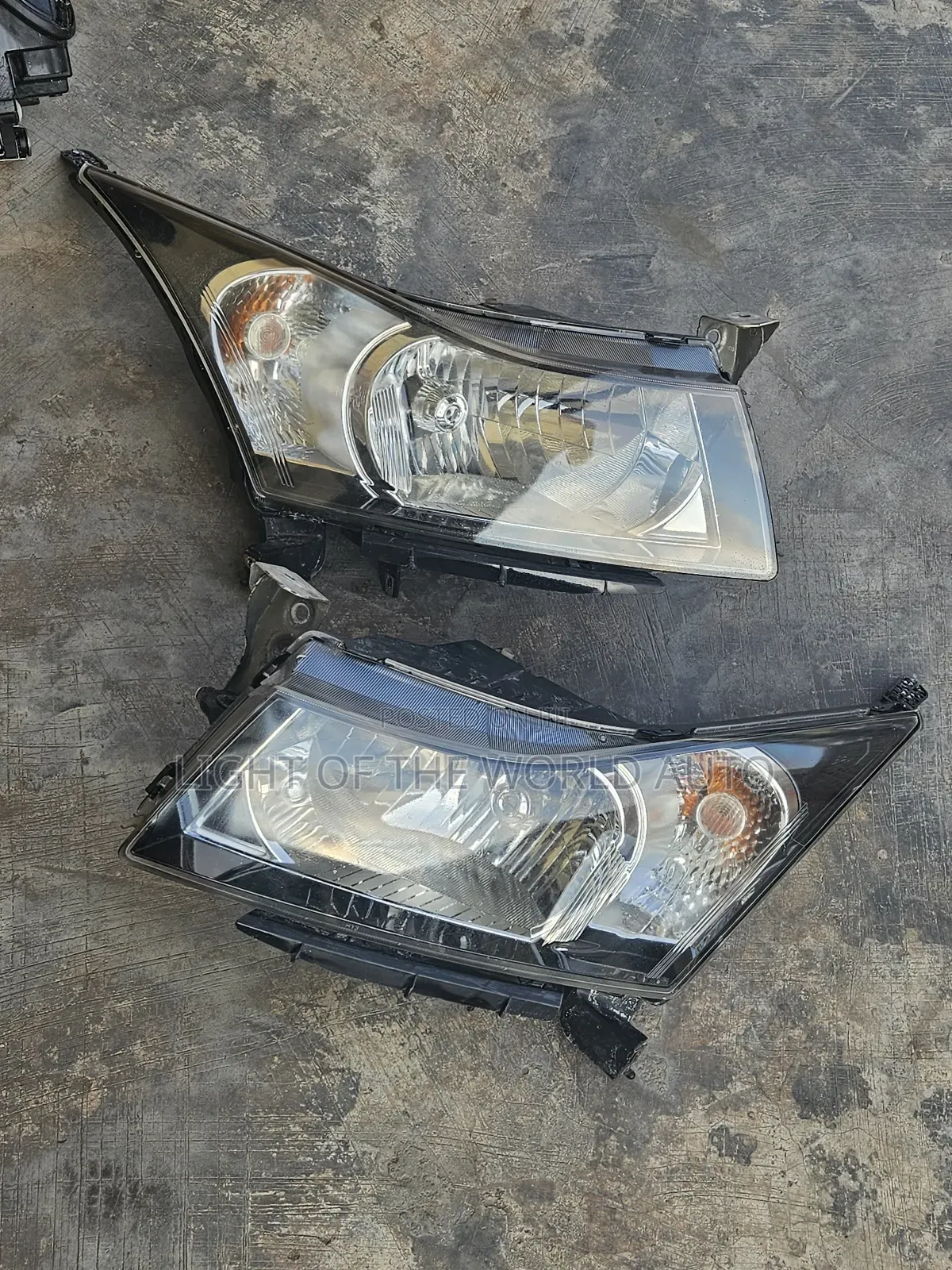 Chevrolet Cruze Headlight Pair