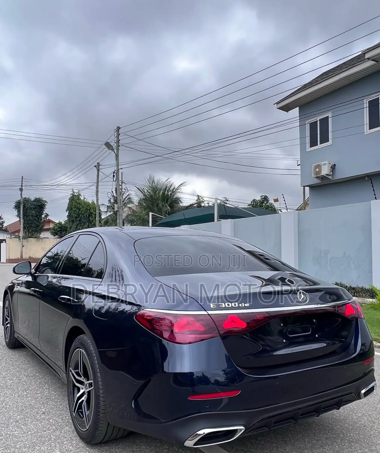 Mercedes-Benz E300 2025 Blue