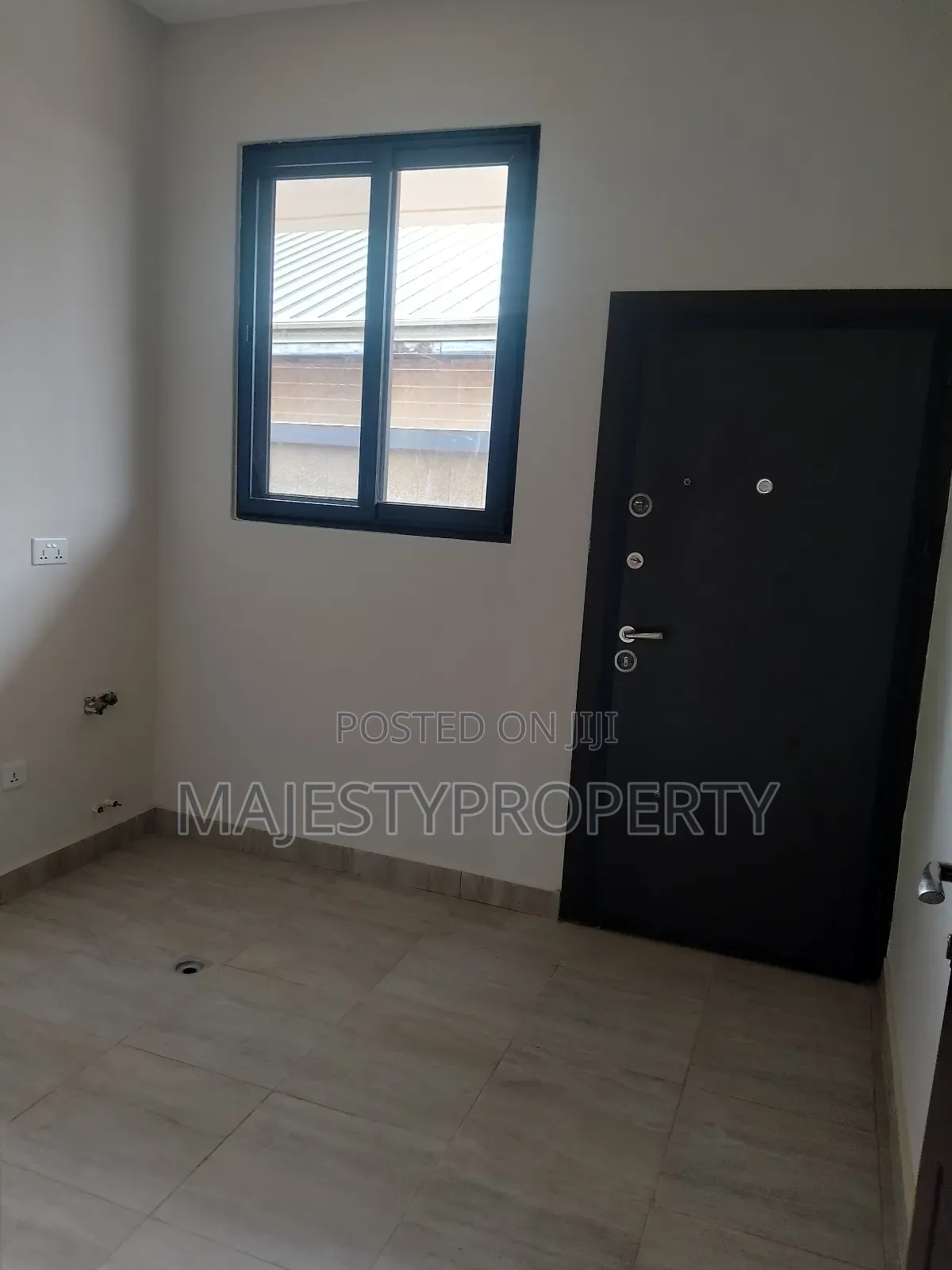 Newly Built Luxurious Executive 3bedrooms Self-Compound for Sale