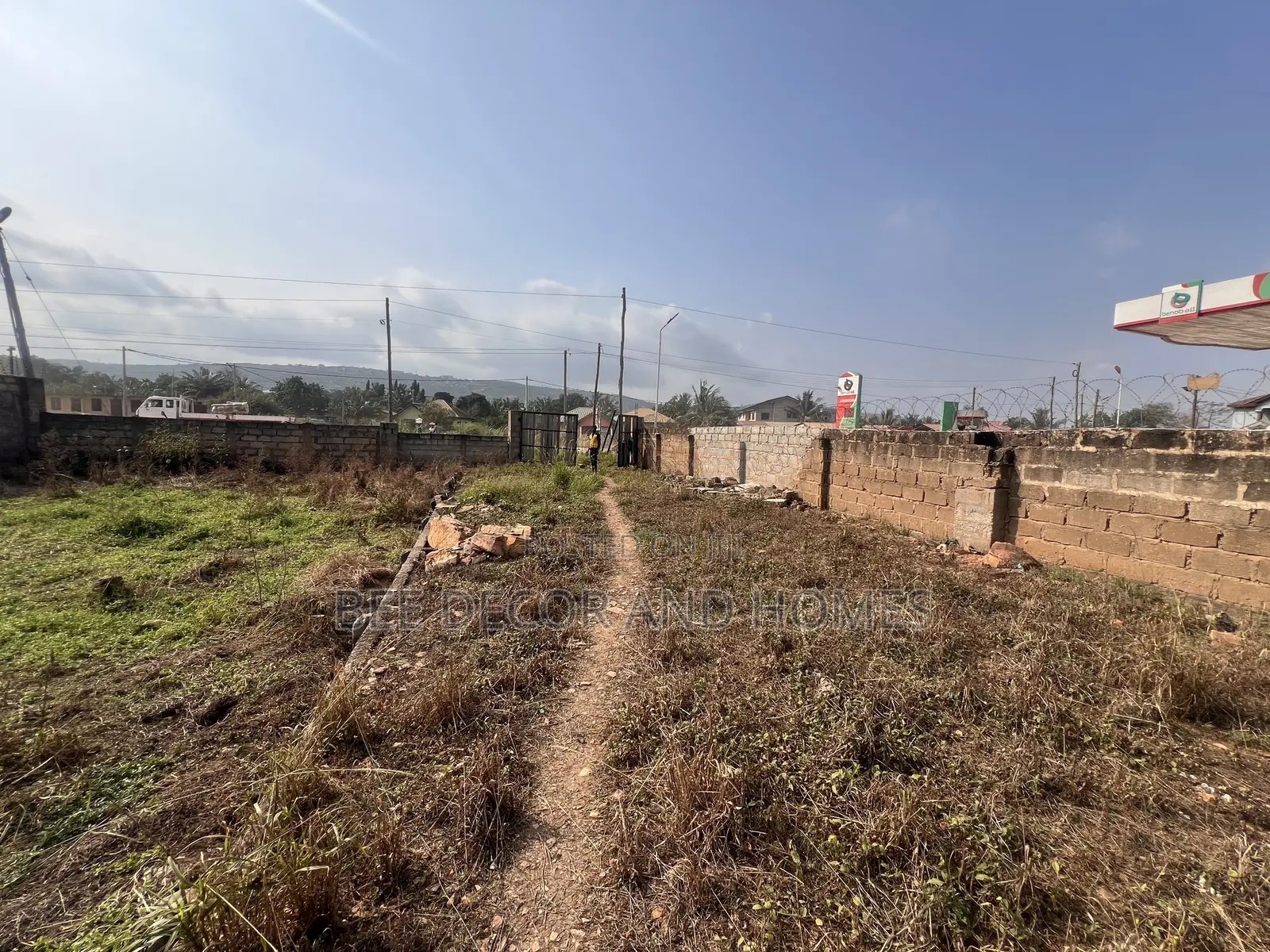 Road Long Sited Land for Sale