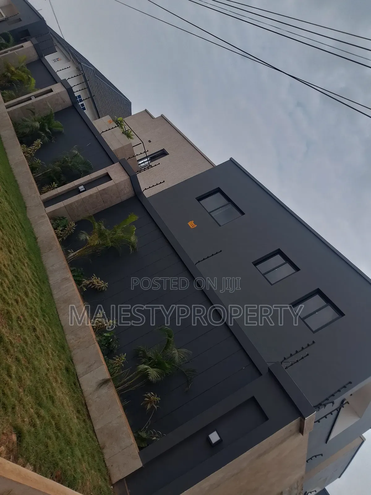 Newly Built Luxurious Executive 3bedrooms Self-Compound for Sale