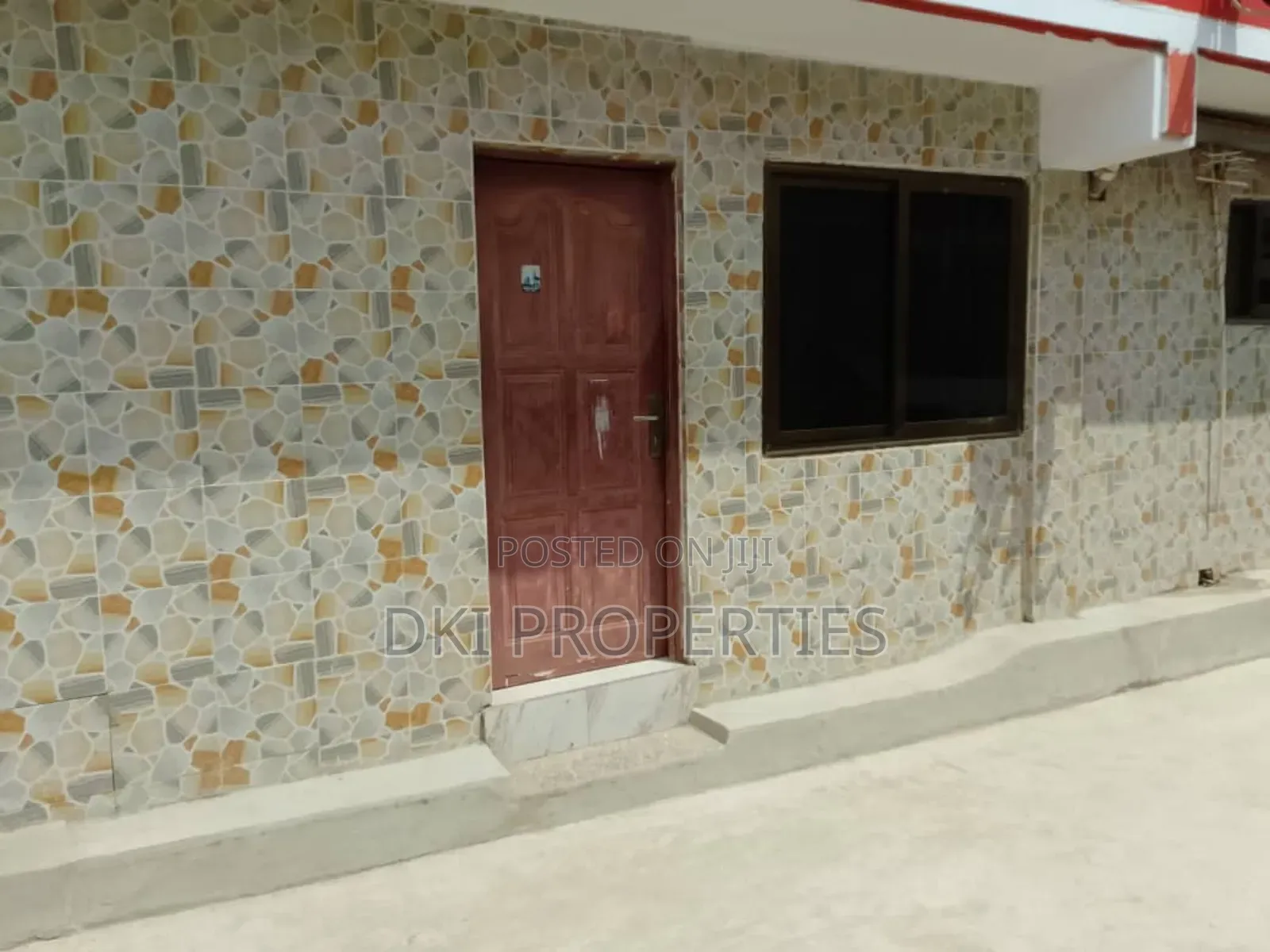 15bdrm House in Dki Properties, Kwashieman for sale