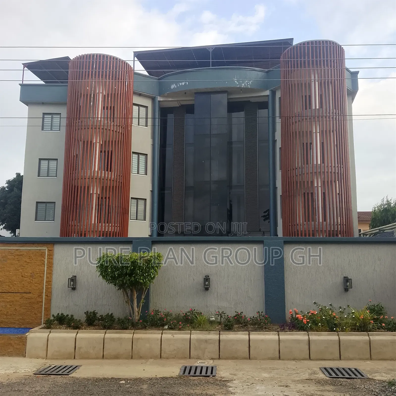 3bdrm Block of Flats in East Legon, A&C Mall Area for sale