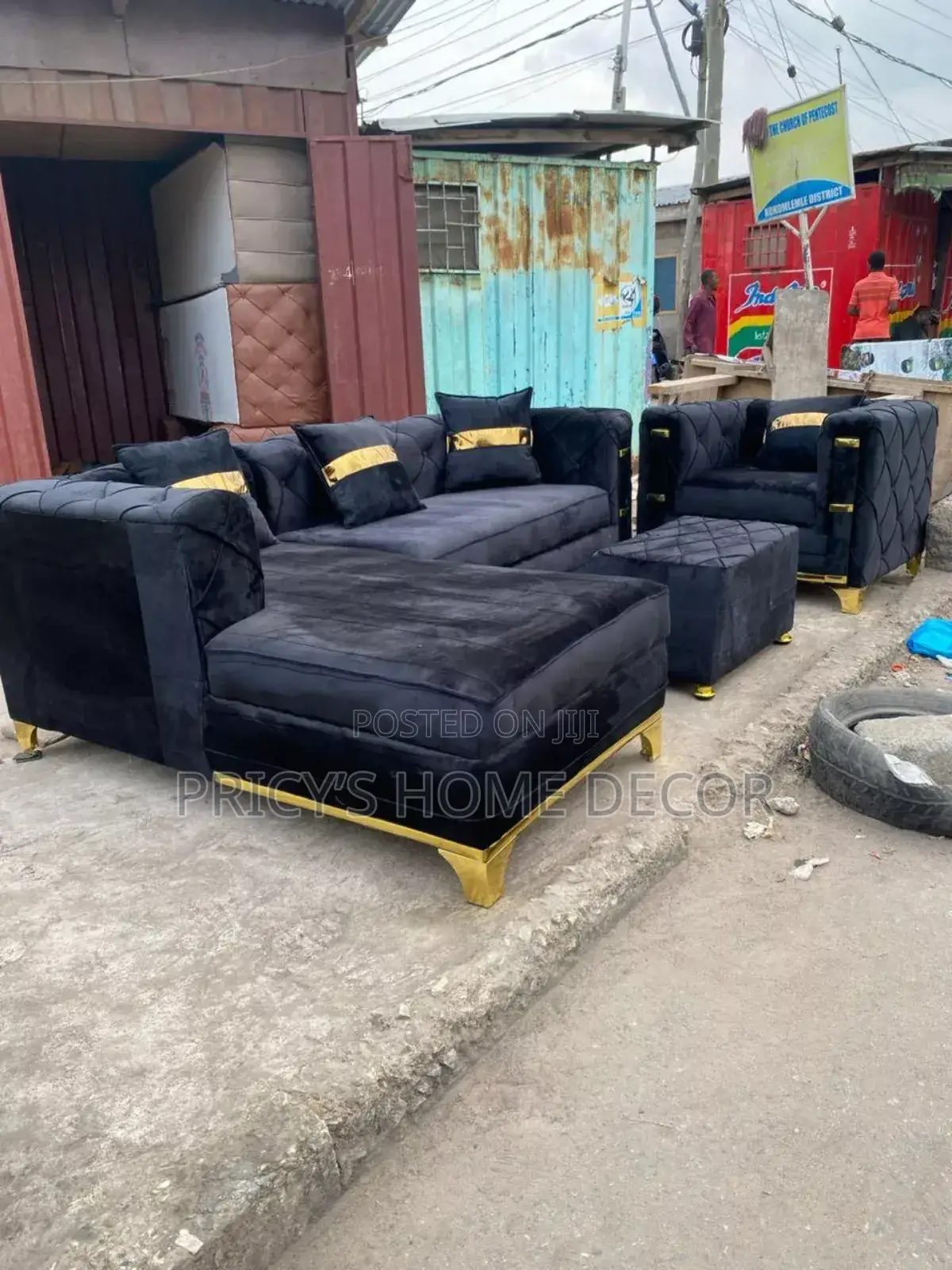 Elegante L-Shape Sofà and Single Black Available Now Now