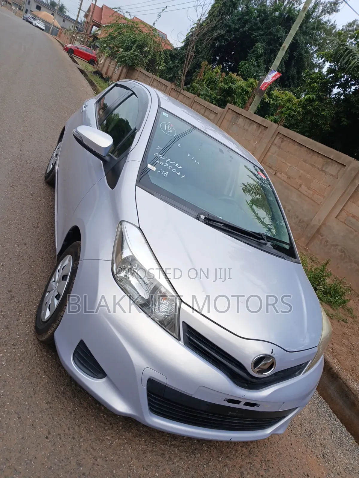 Toyota Vitz 1.3 FWD 3dr 2013 Silver