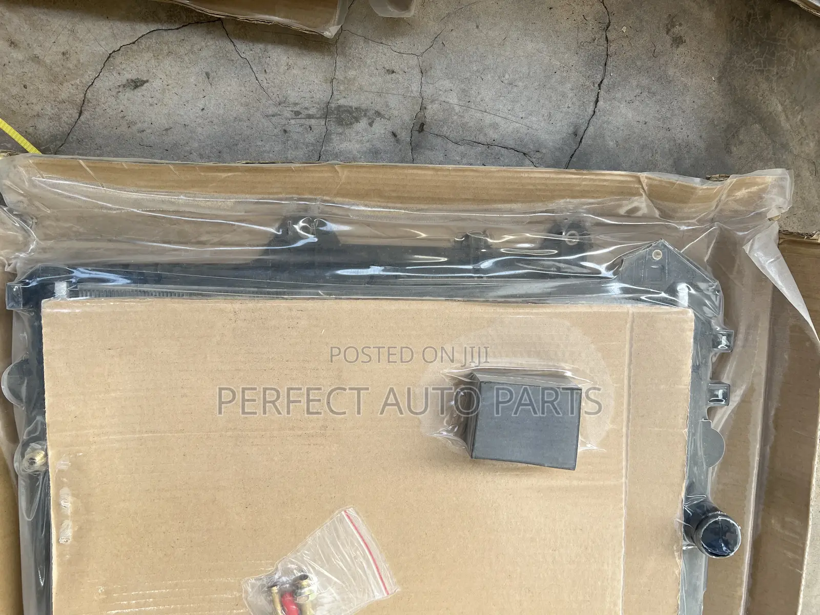 Toyota Hilux (5l and 2kd ) Radiator/ Water Tank