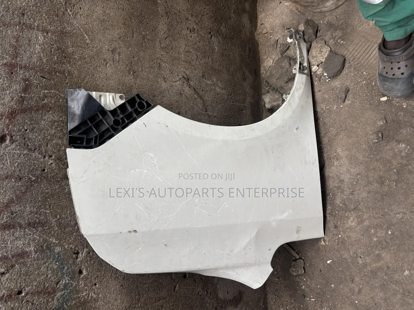 Toyota Voxy 2008-2012 Fenders Pair