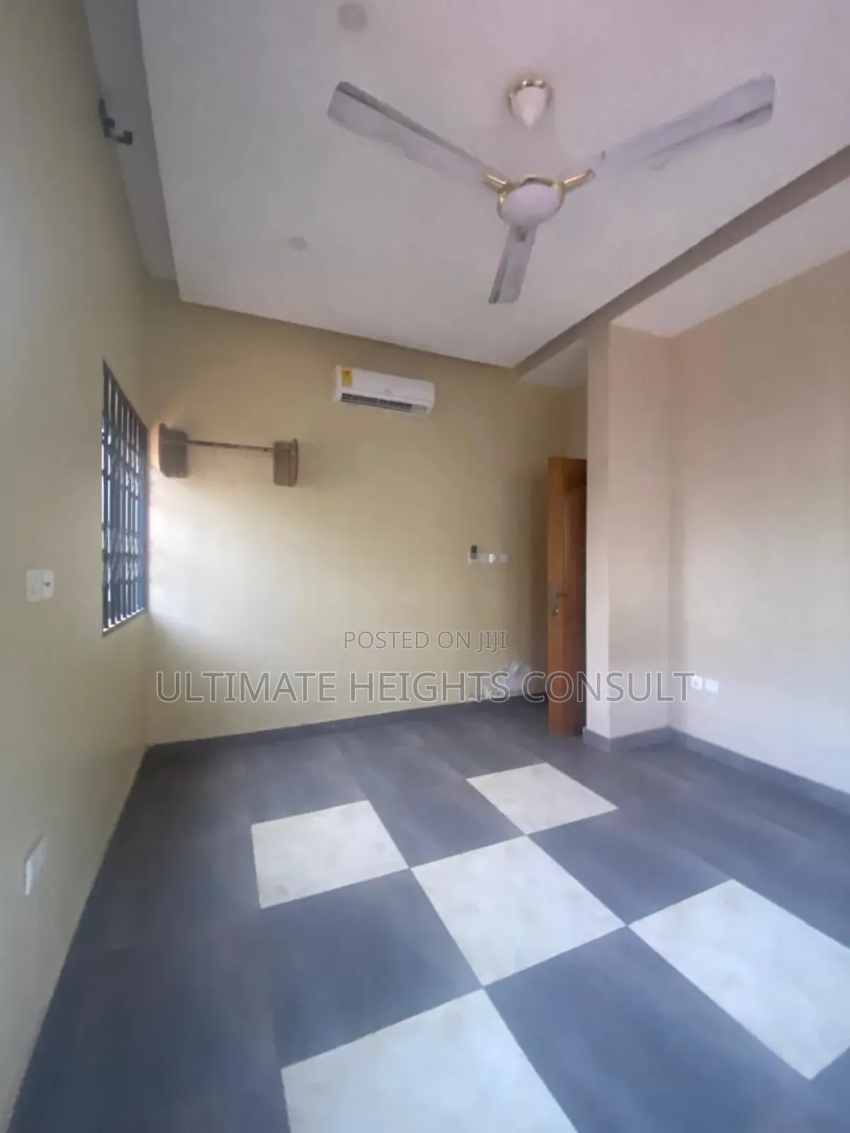 2bdrm Apartment in Dansoman, Exhibition for rent