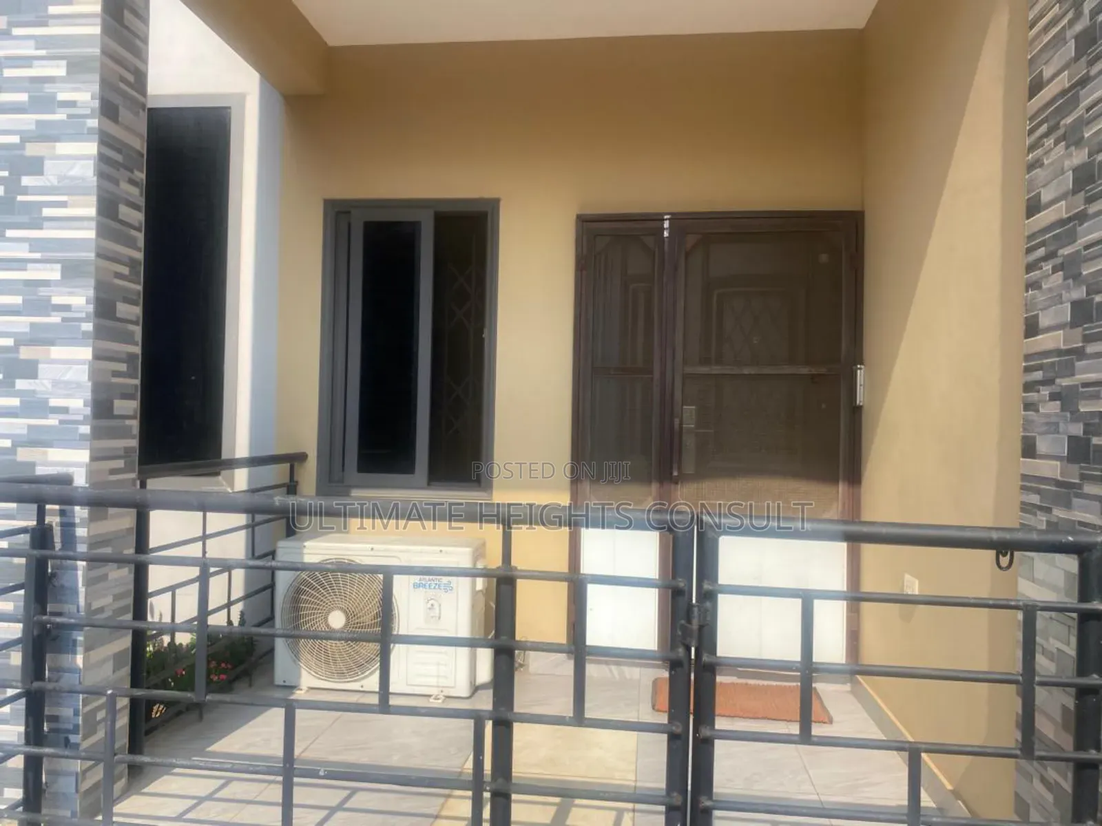 2bdrm Apartment in Dansoman, Exhibition for rent