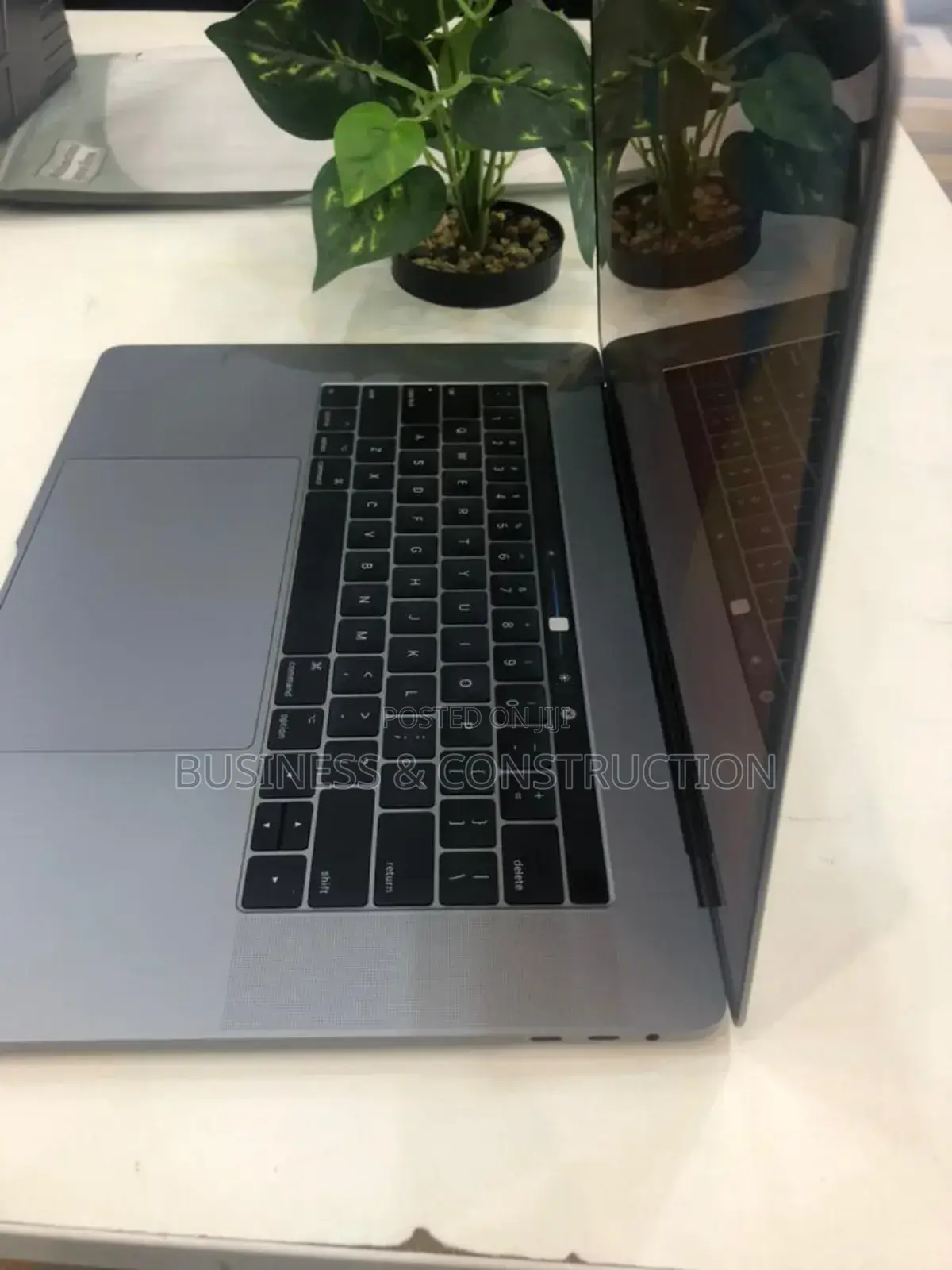 Laptop Apple MacBook Pro 2017 16GB Intel Core I7 SSD 512GB