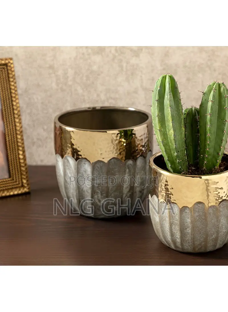 15x14.5cm Megan Vase - Gold. Ehx1410