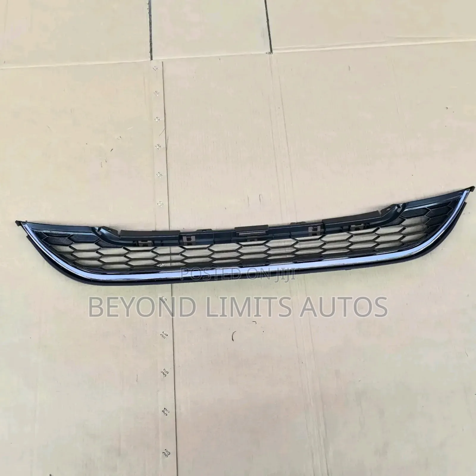 Honda CRV Cr-v 2010,2011 Lower Top Grille