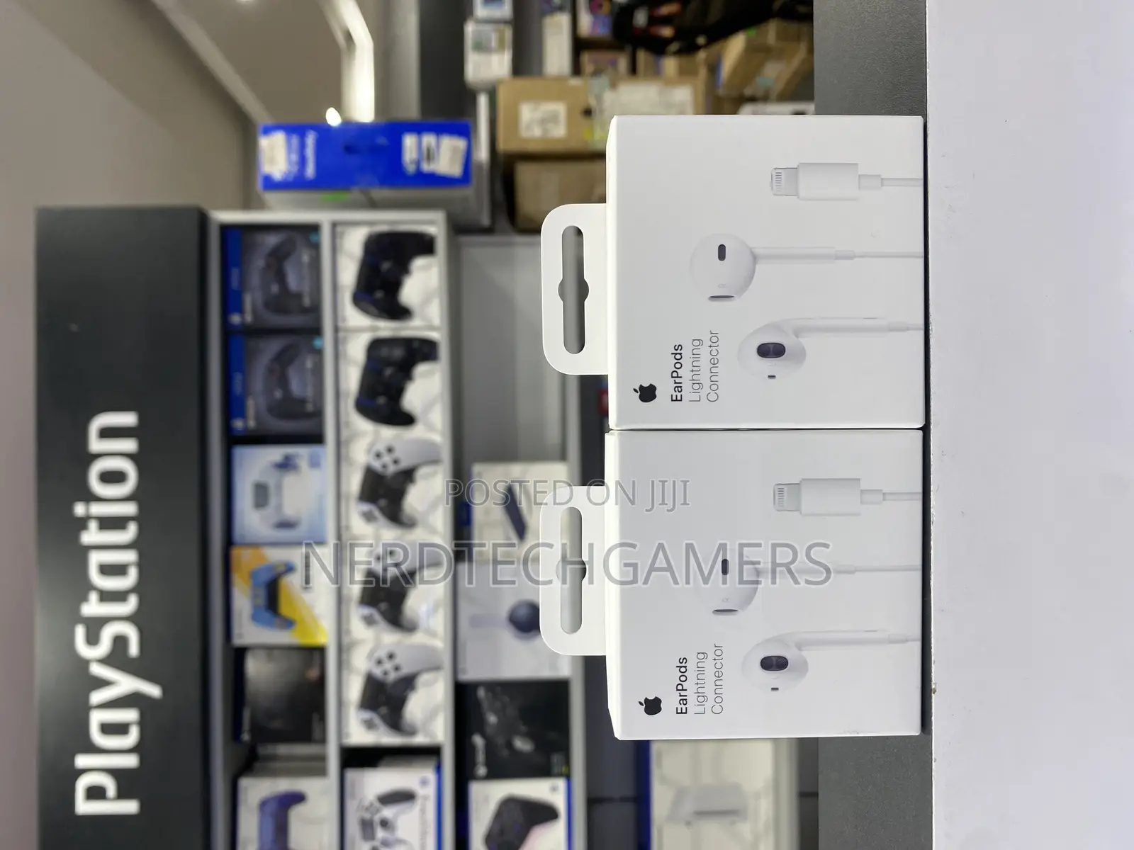 Apple Earphones to Lightening