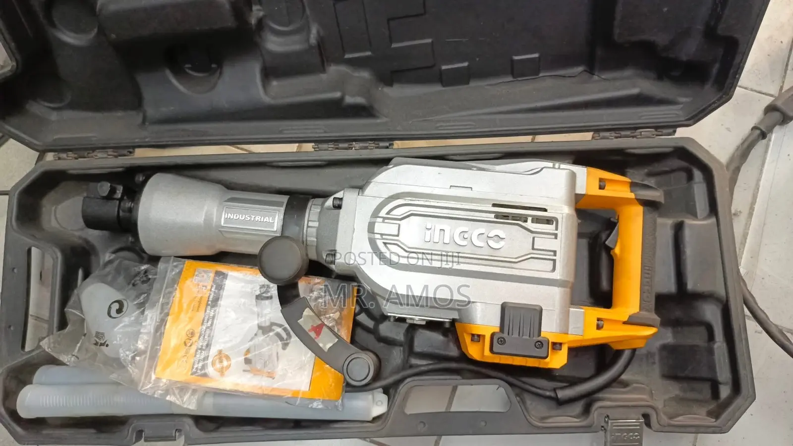 1700 Watt Demolition Breaker With 2pcs Chisels Included - Pdb17008