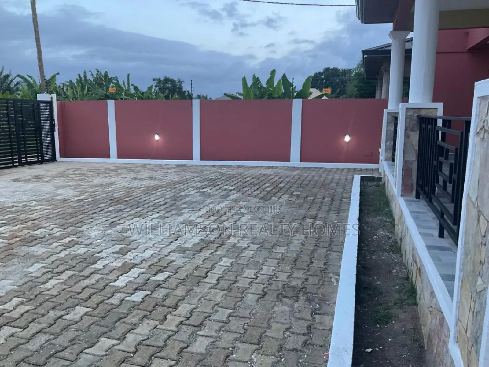 4bdrm House in Oyarifa Teiman, for sale