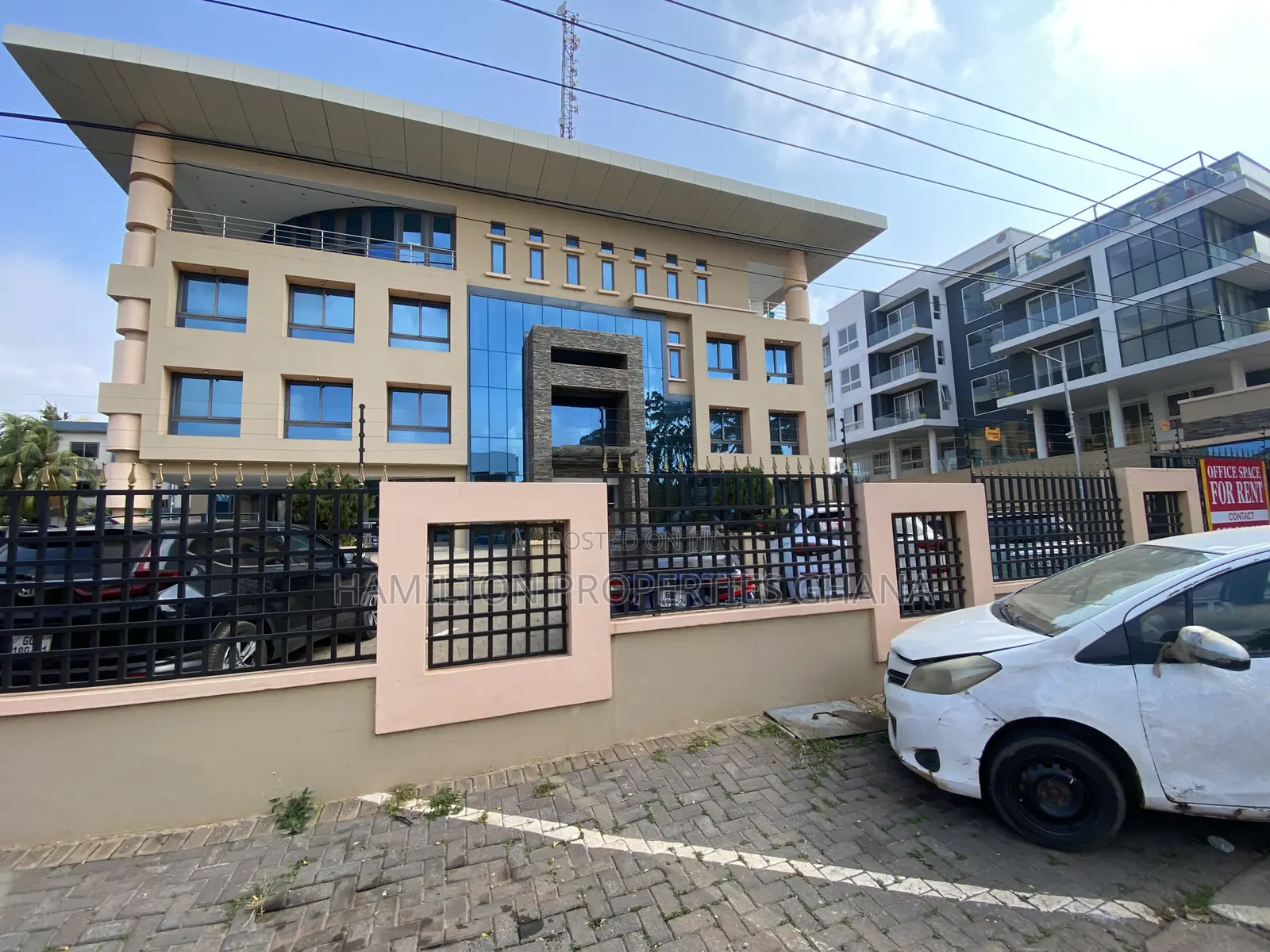 400 M/S Office Complex With Furniture Cabtonments