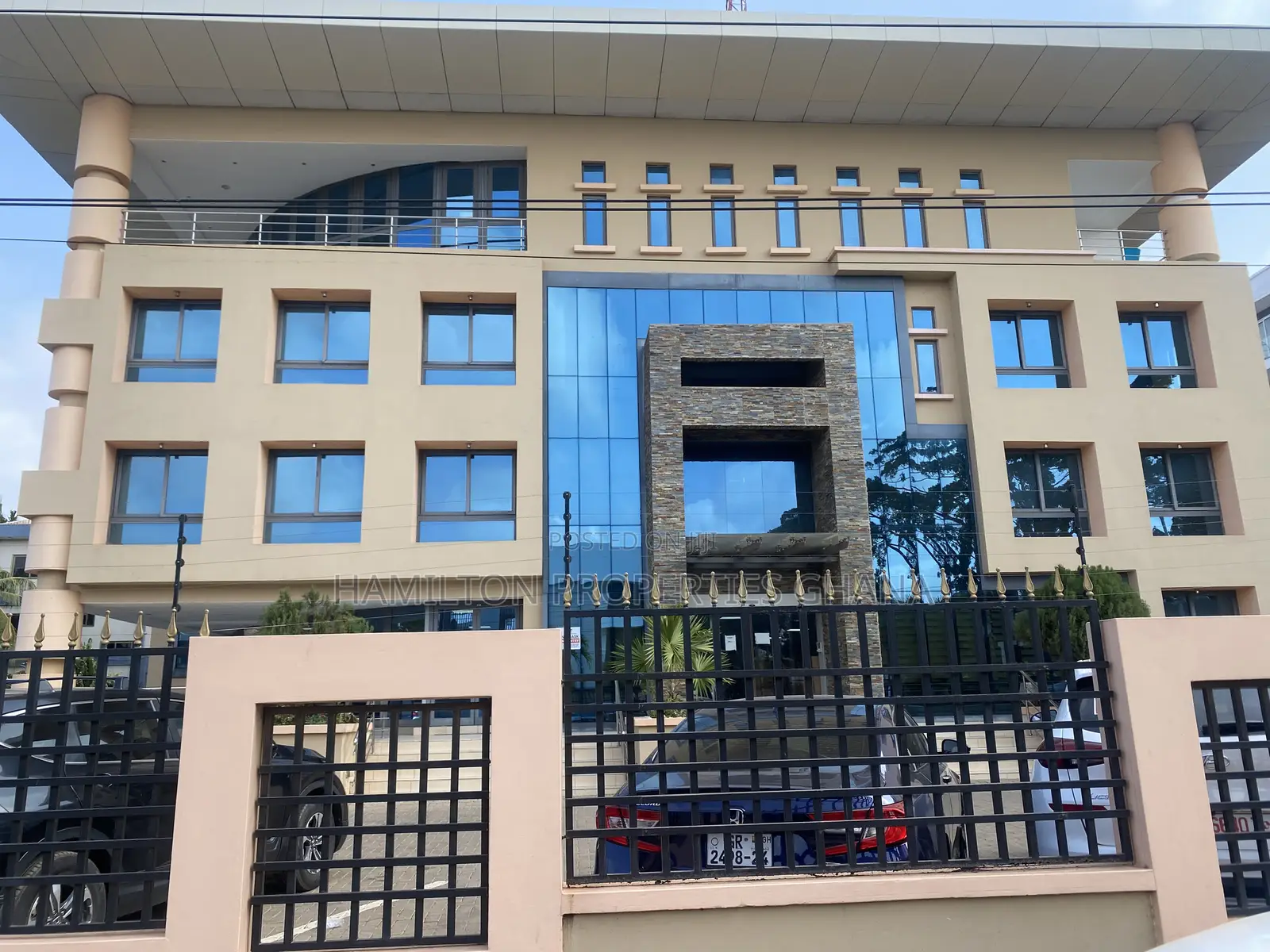400 M/S Office Complex With Furniture Cabtonments