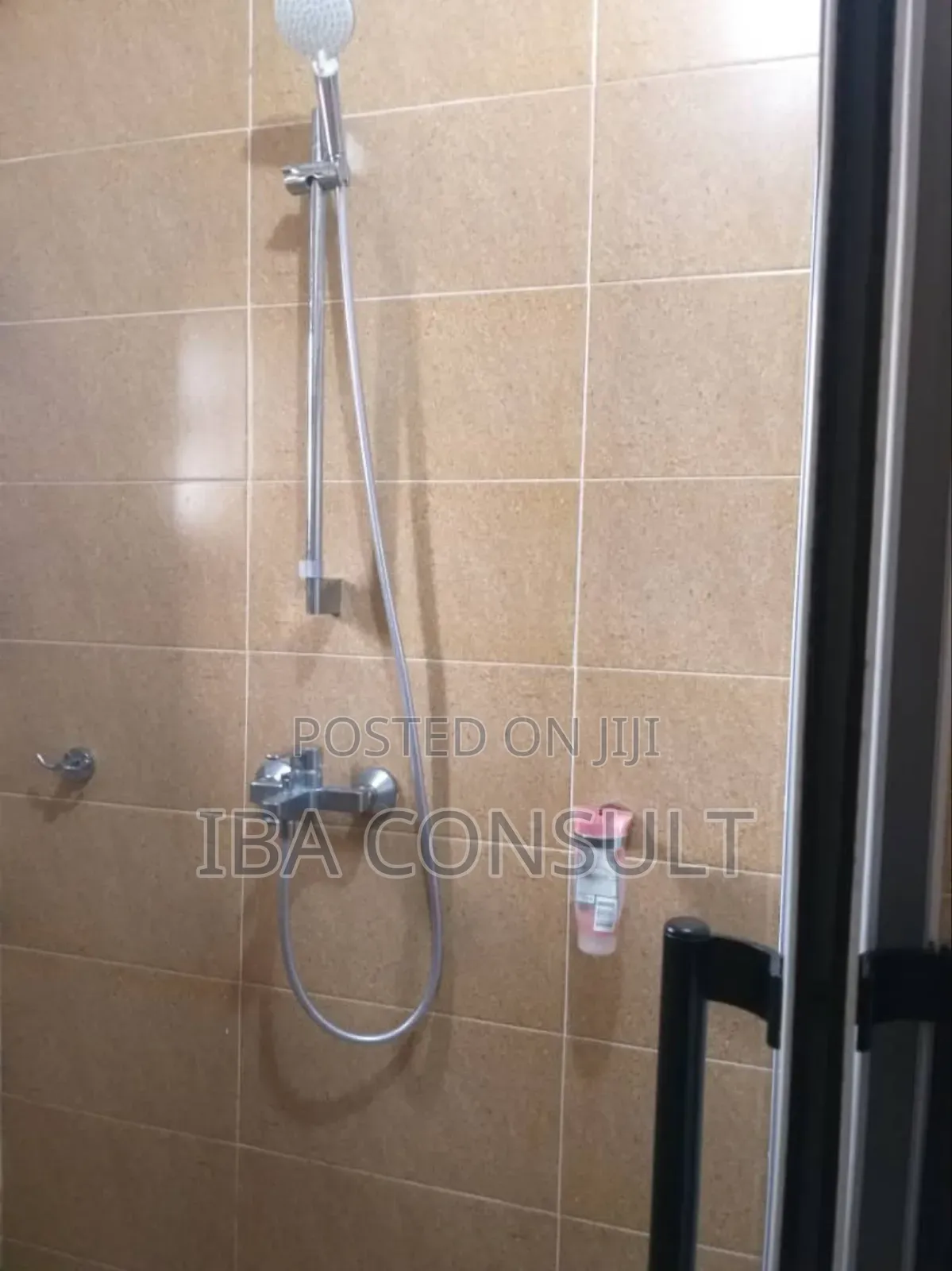 8bdrm Apartment in Kwabenya, Accra Metropolitan for sale